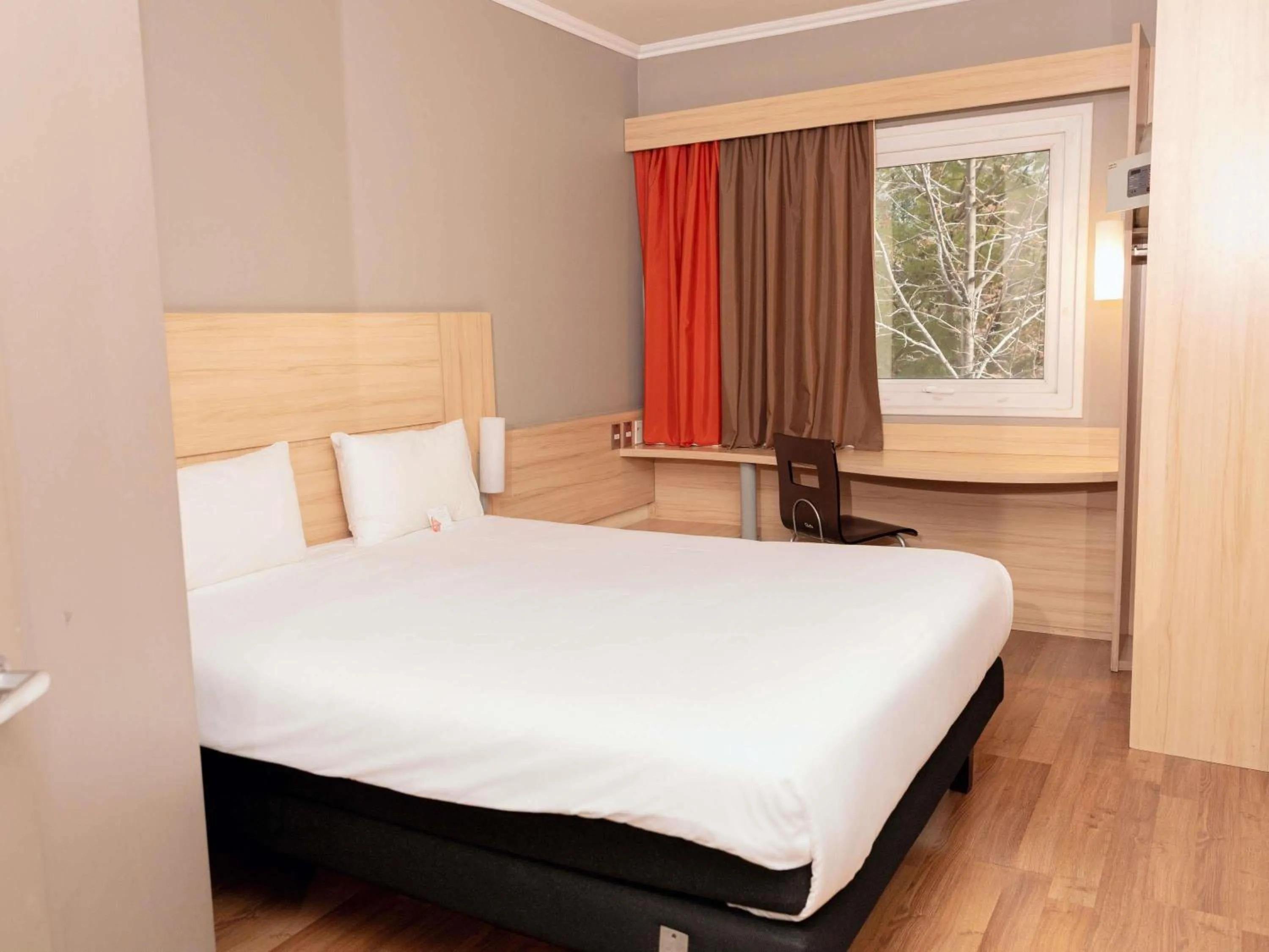 Bedroom, Bed in ibis Santiago Las Condes