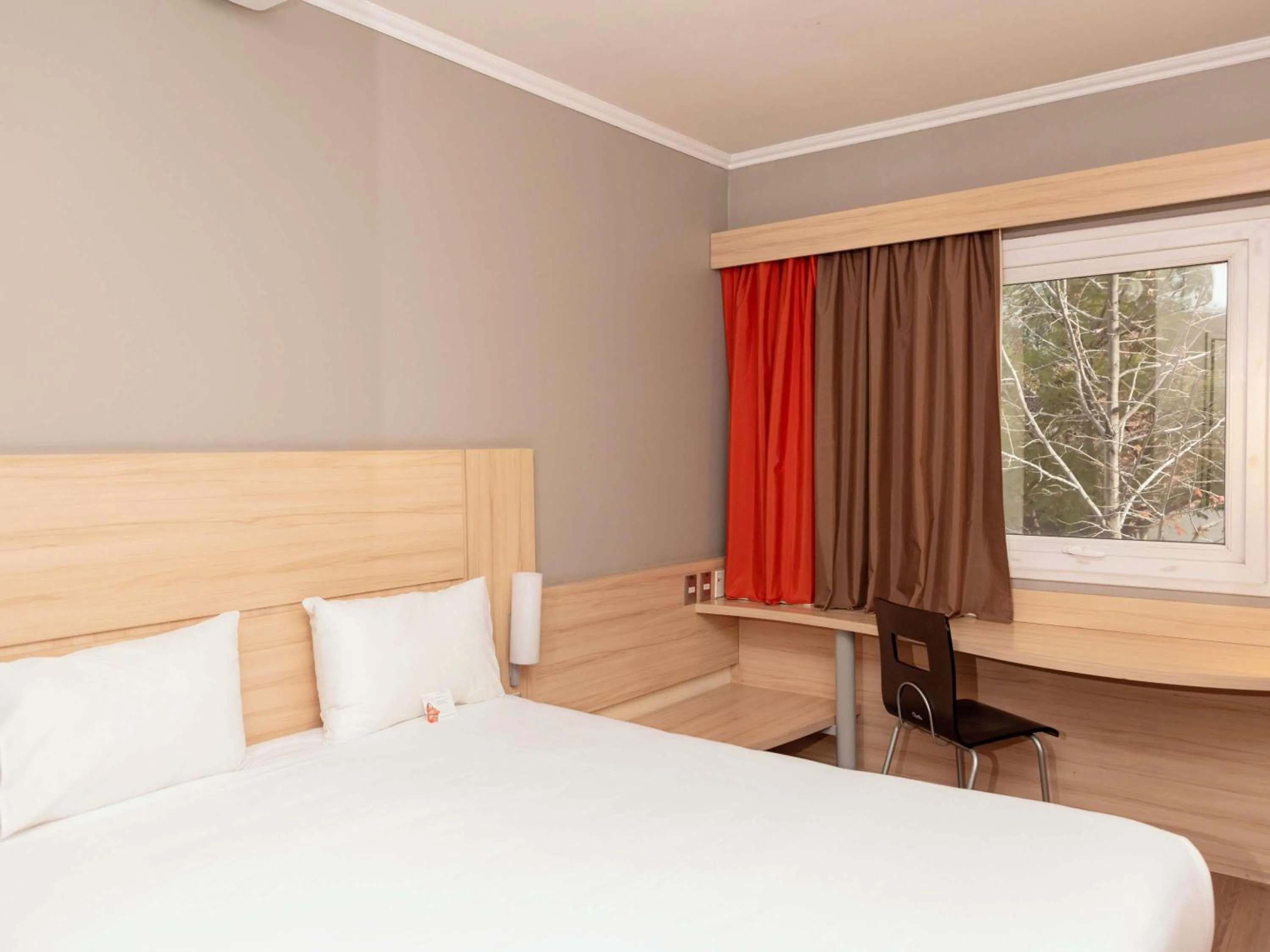 Bedroom, Bed in ibis Santiago Las Condes