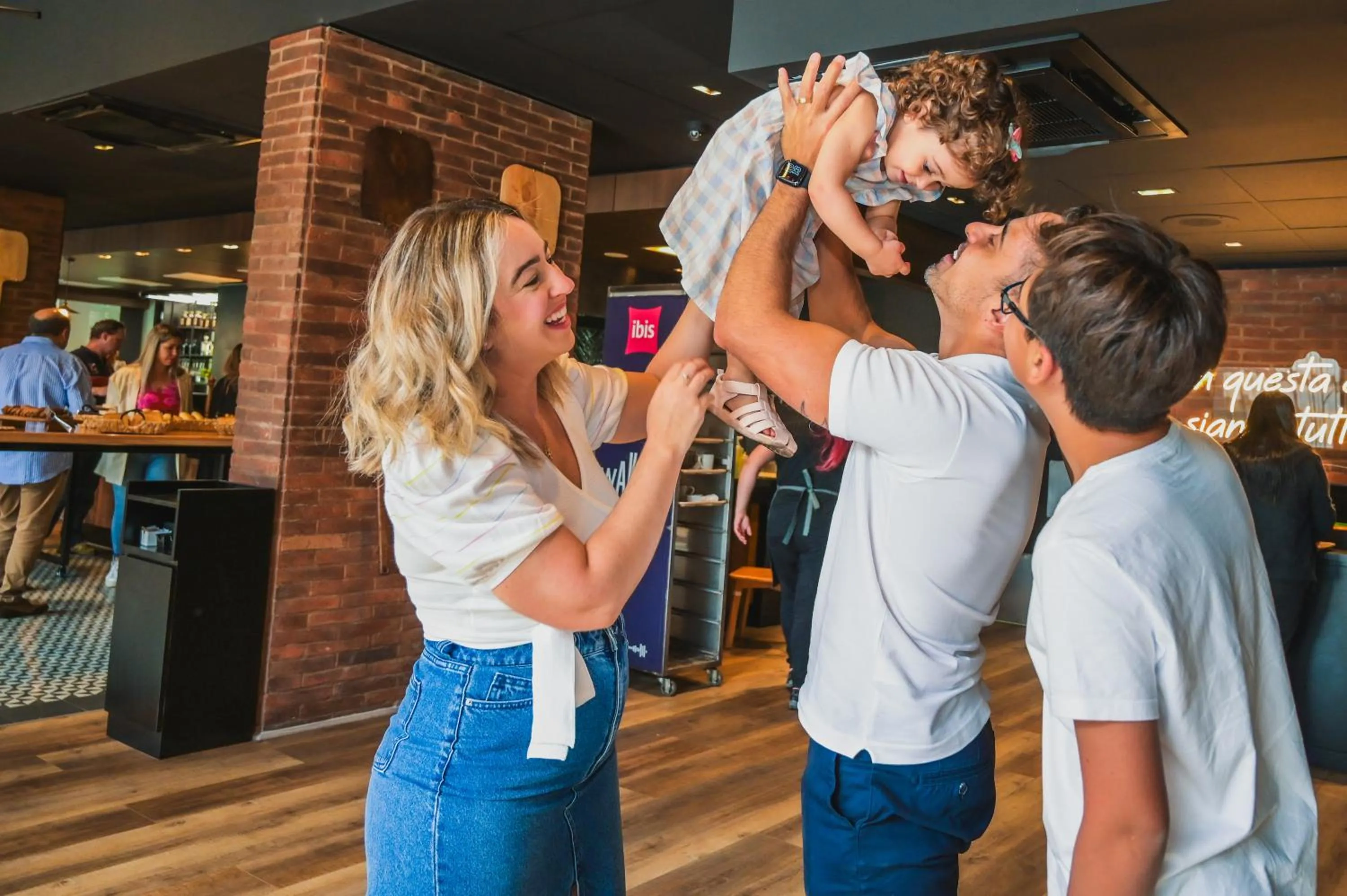 Restaurant/places to eat in ibis Santiago Las Condes