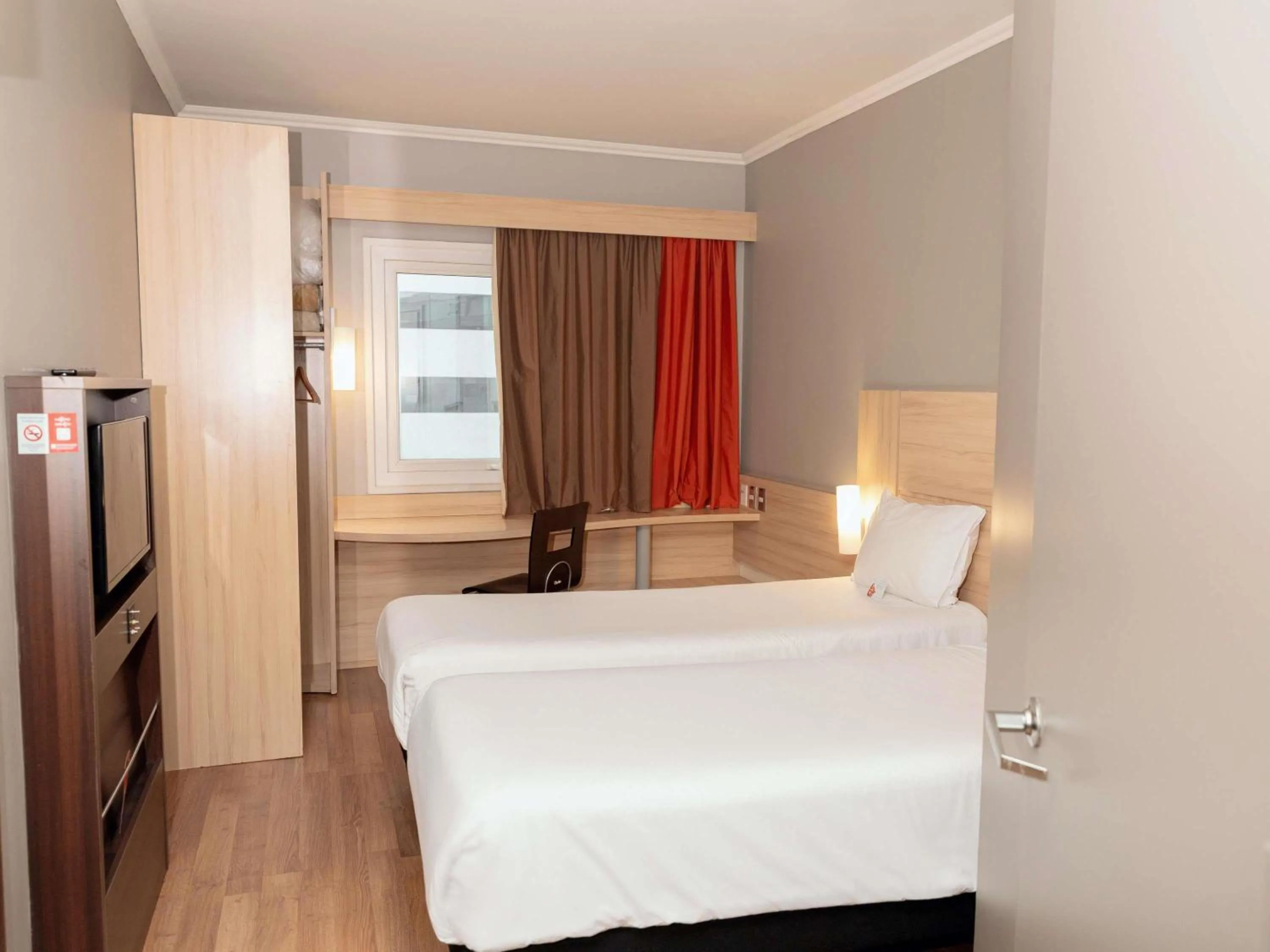 Bedroom, Bed in ibis Santiago Las Condes