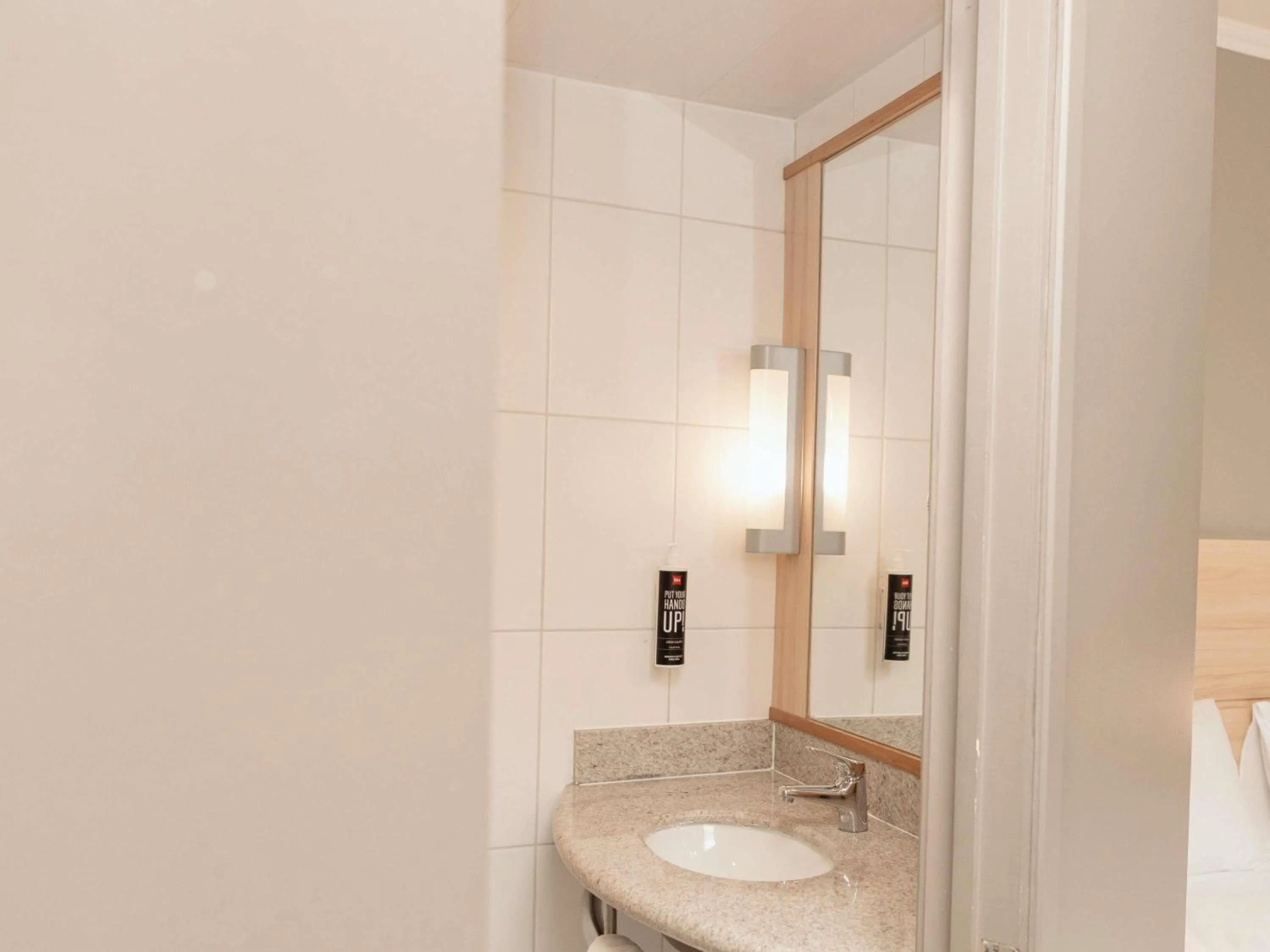 Bedroom in ibis Santiago Las Condes