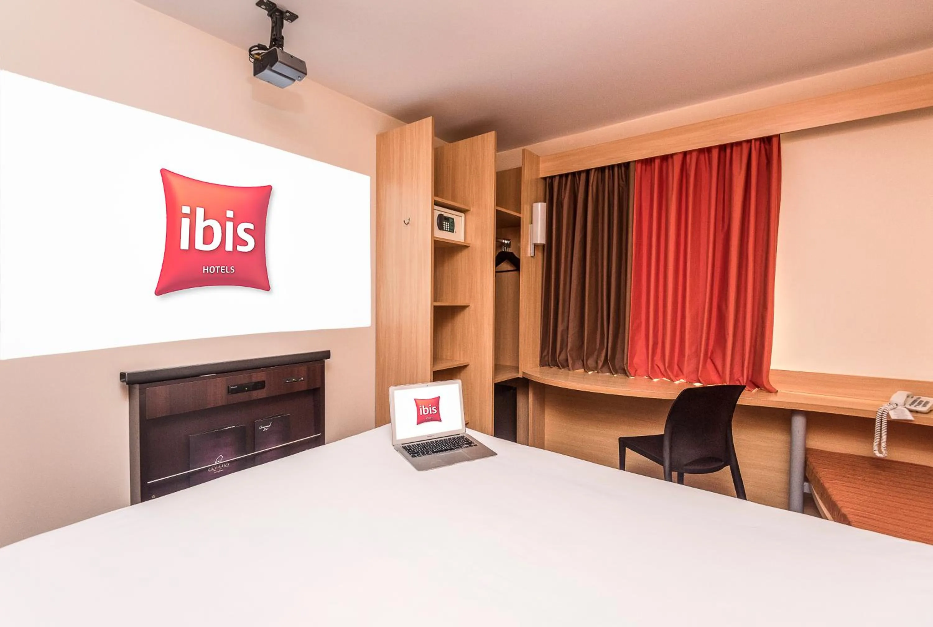Bedroom, Bed in ibis Santiago Las Condes