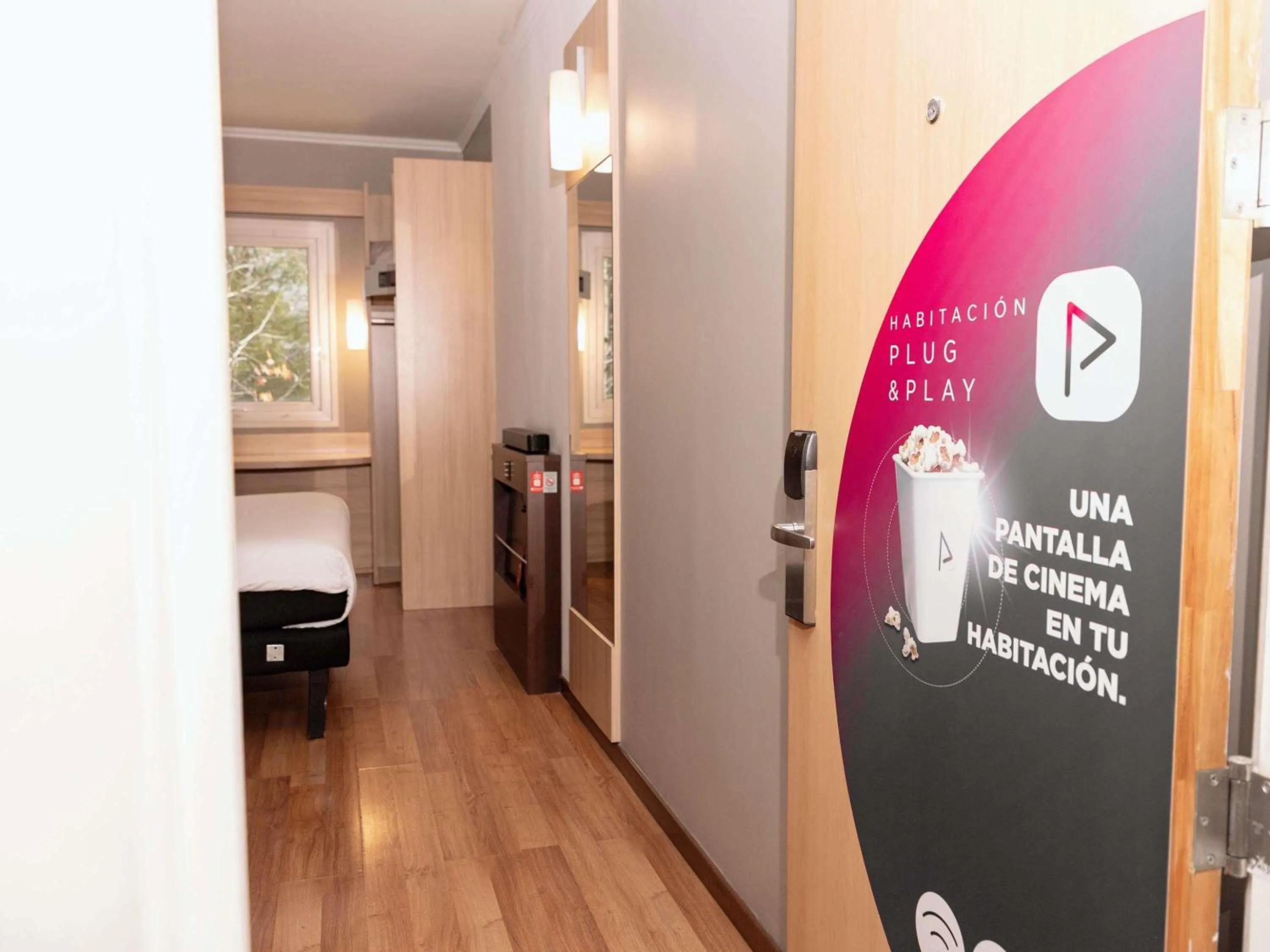 Bedroom in ibis Santiago Las Condes