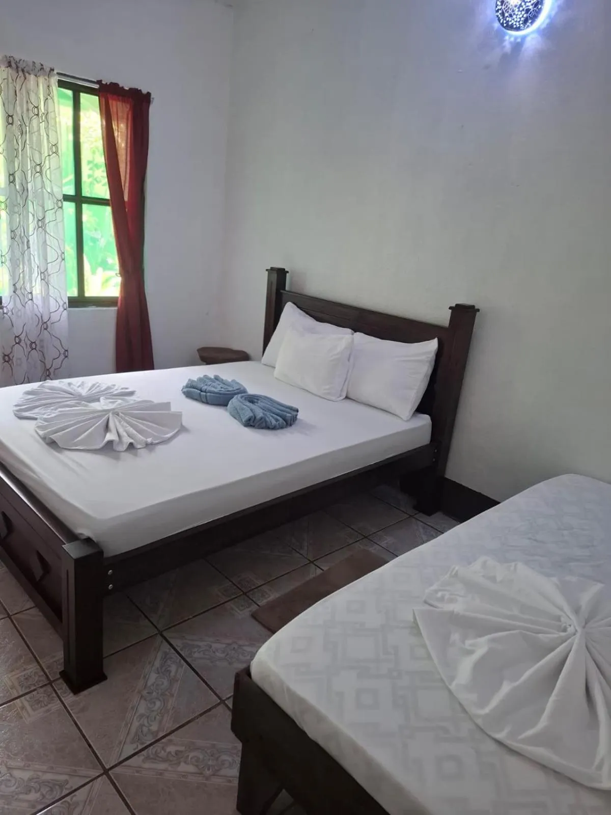 Bedroom, Bed in Cabinas Tortuguero Natural
