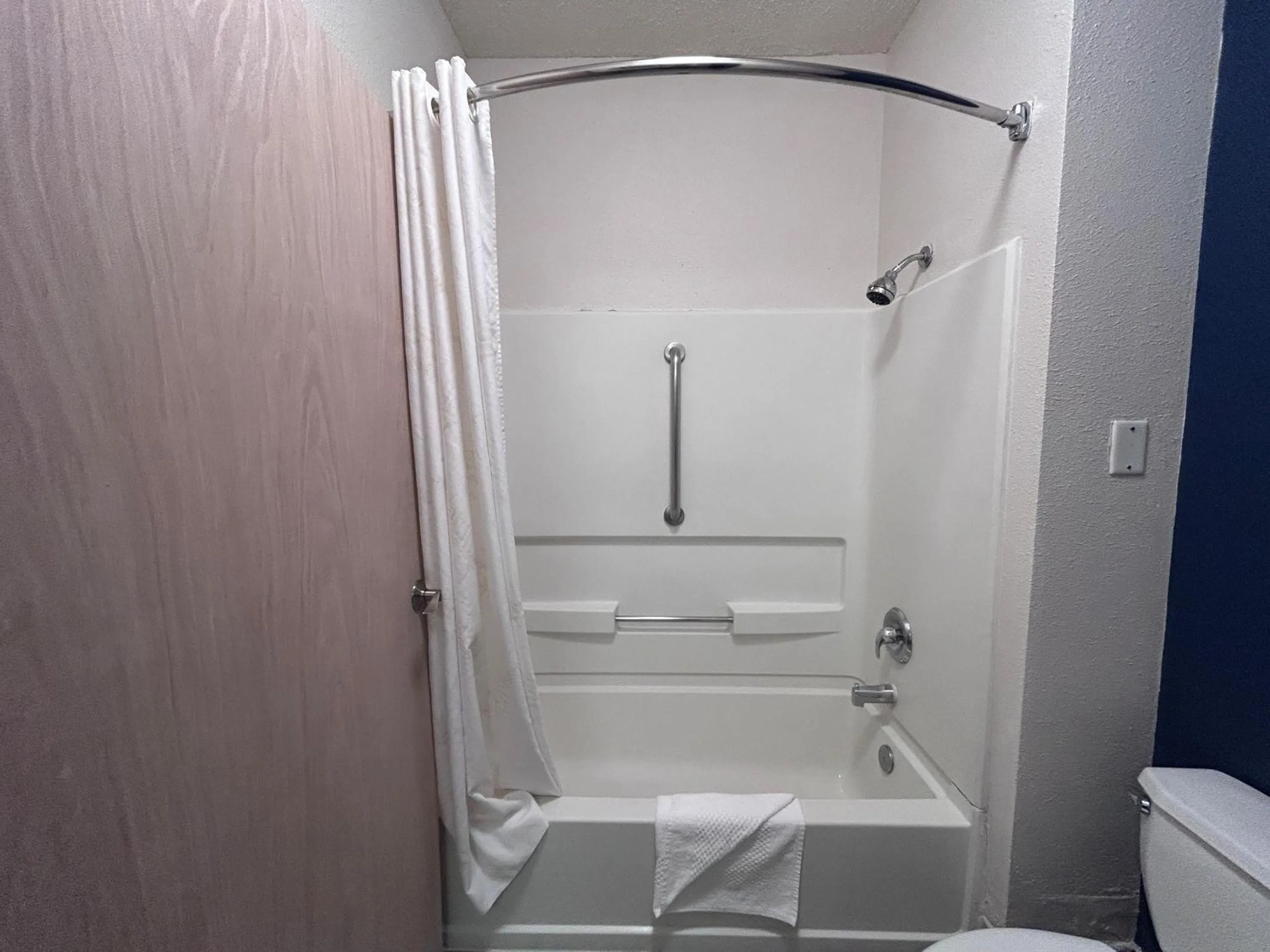 Shower in Quality Inn Denver Tech Center