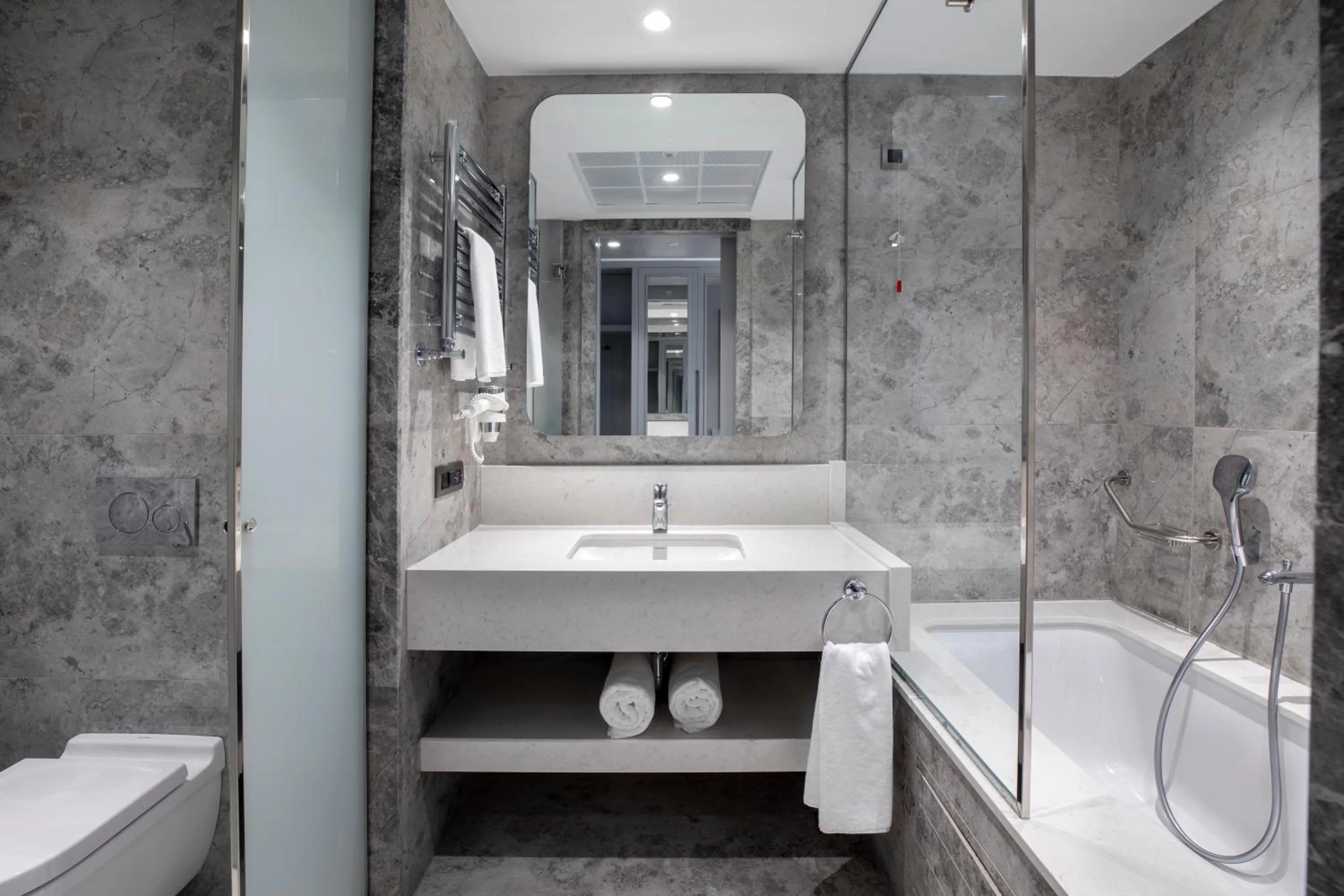 Toilet in Wish More Hotel Şişli