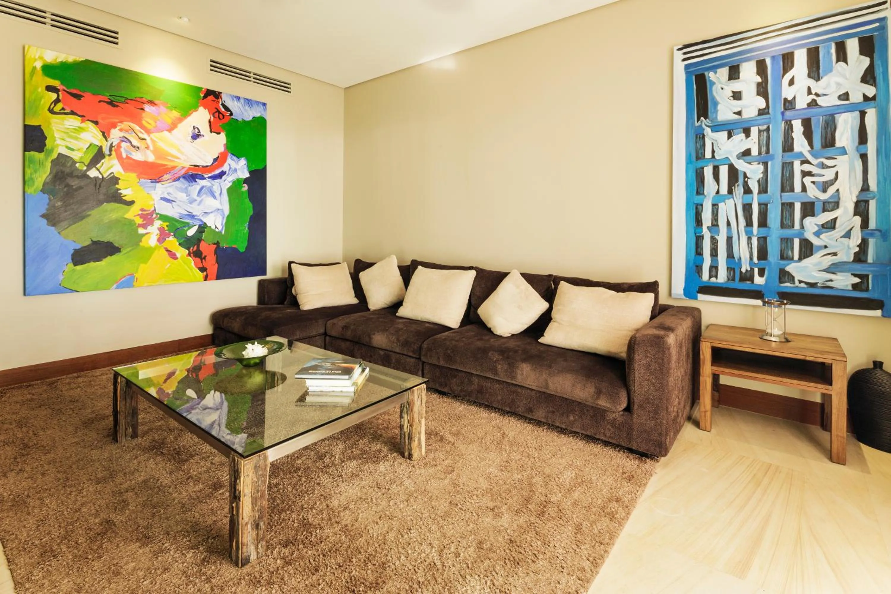 TV and multimedia in Under the Stars Luxury Apartment