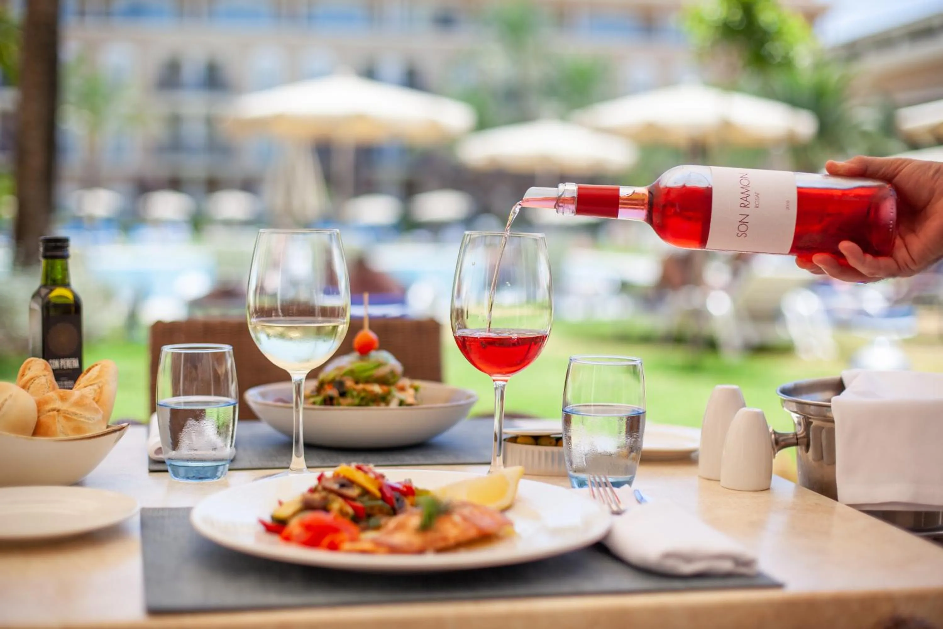 Food and drinks in Grupotel Playa de Palma Suites & Spa