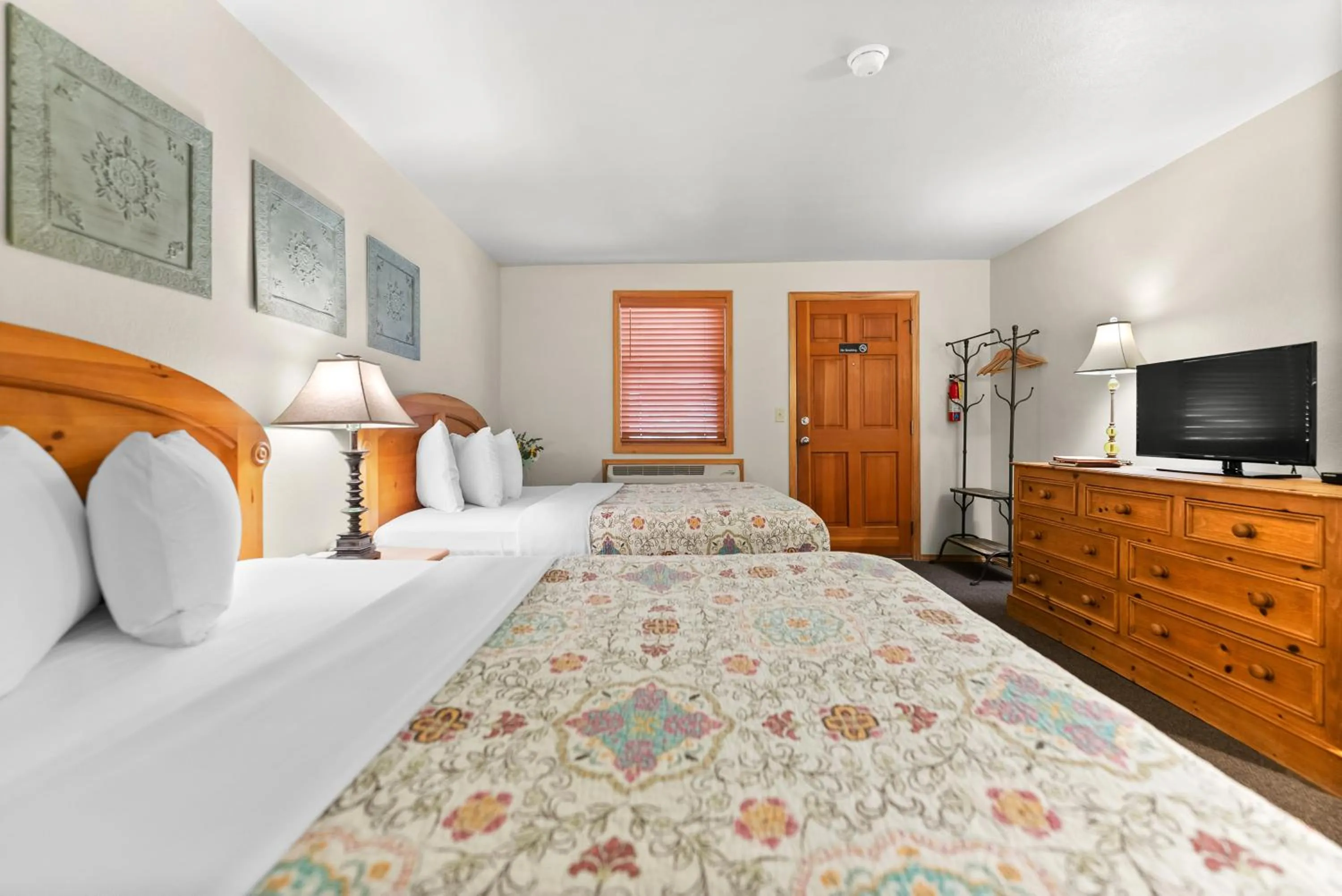 Bed in Mt Gardner Inn