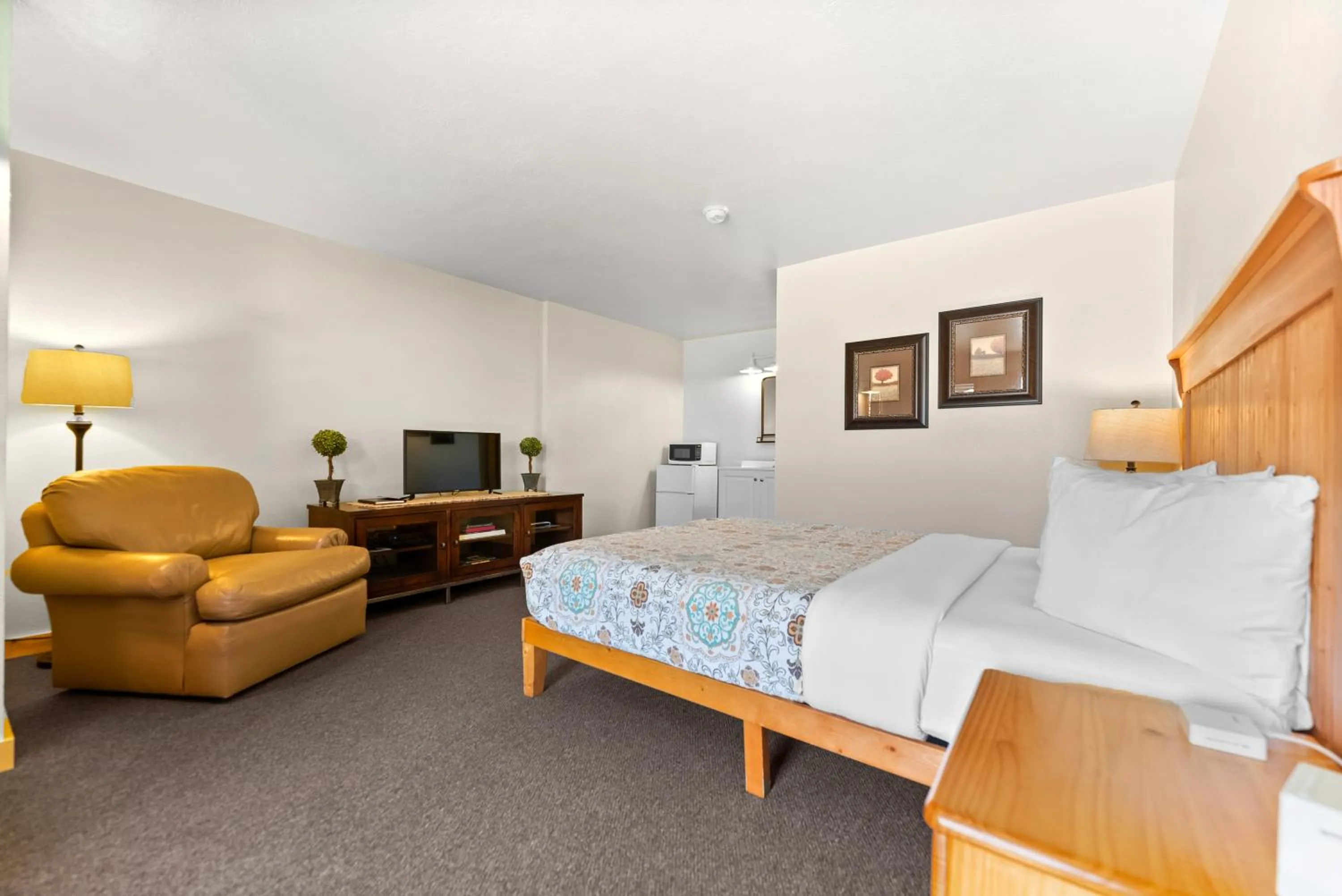 Bed in Mt Gardner Inn