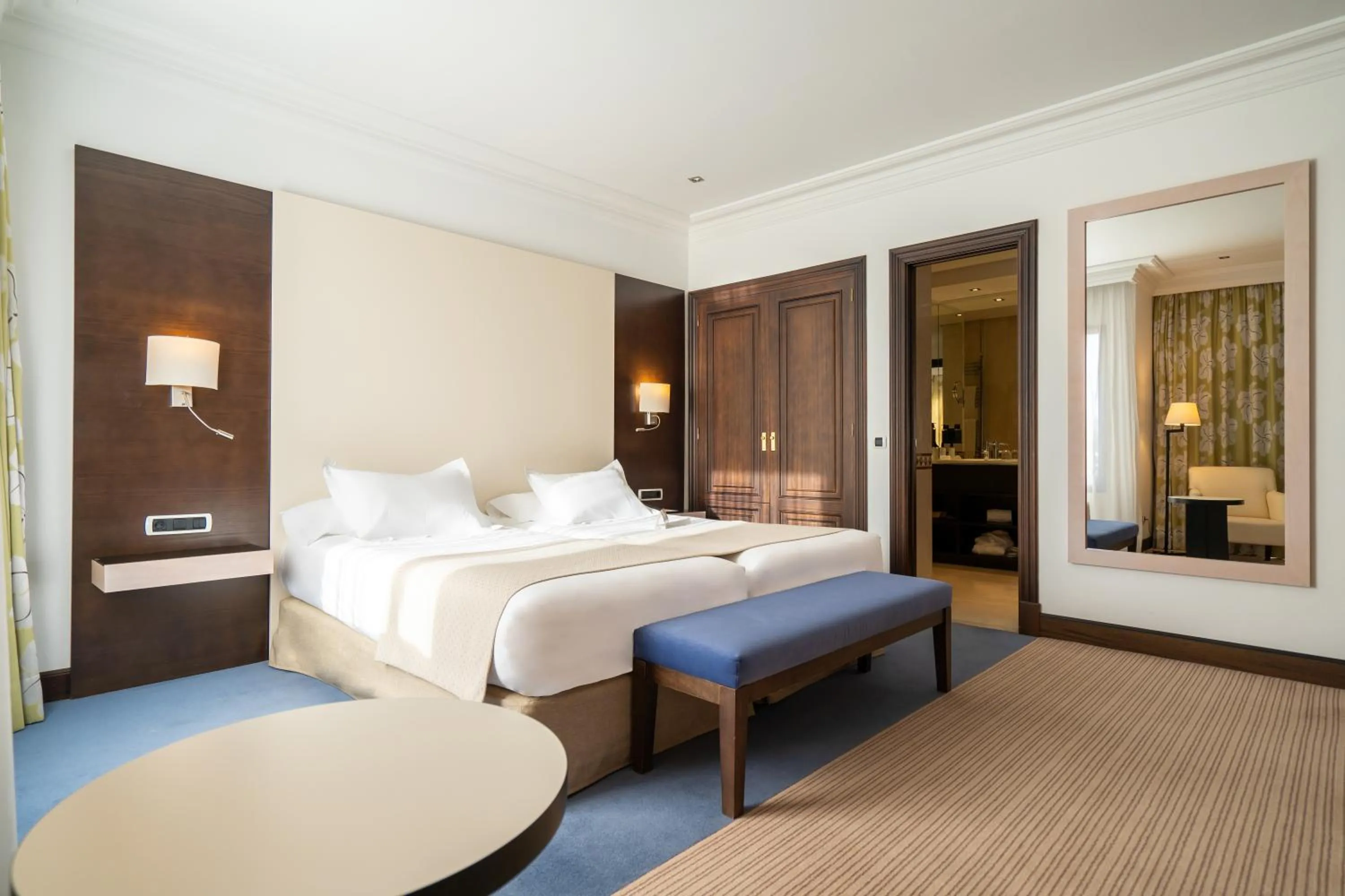 Photo of the whole room, Bed in GPRO Valparaiso Palace & Spa