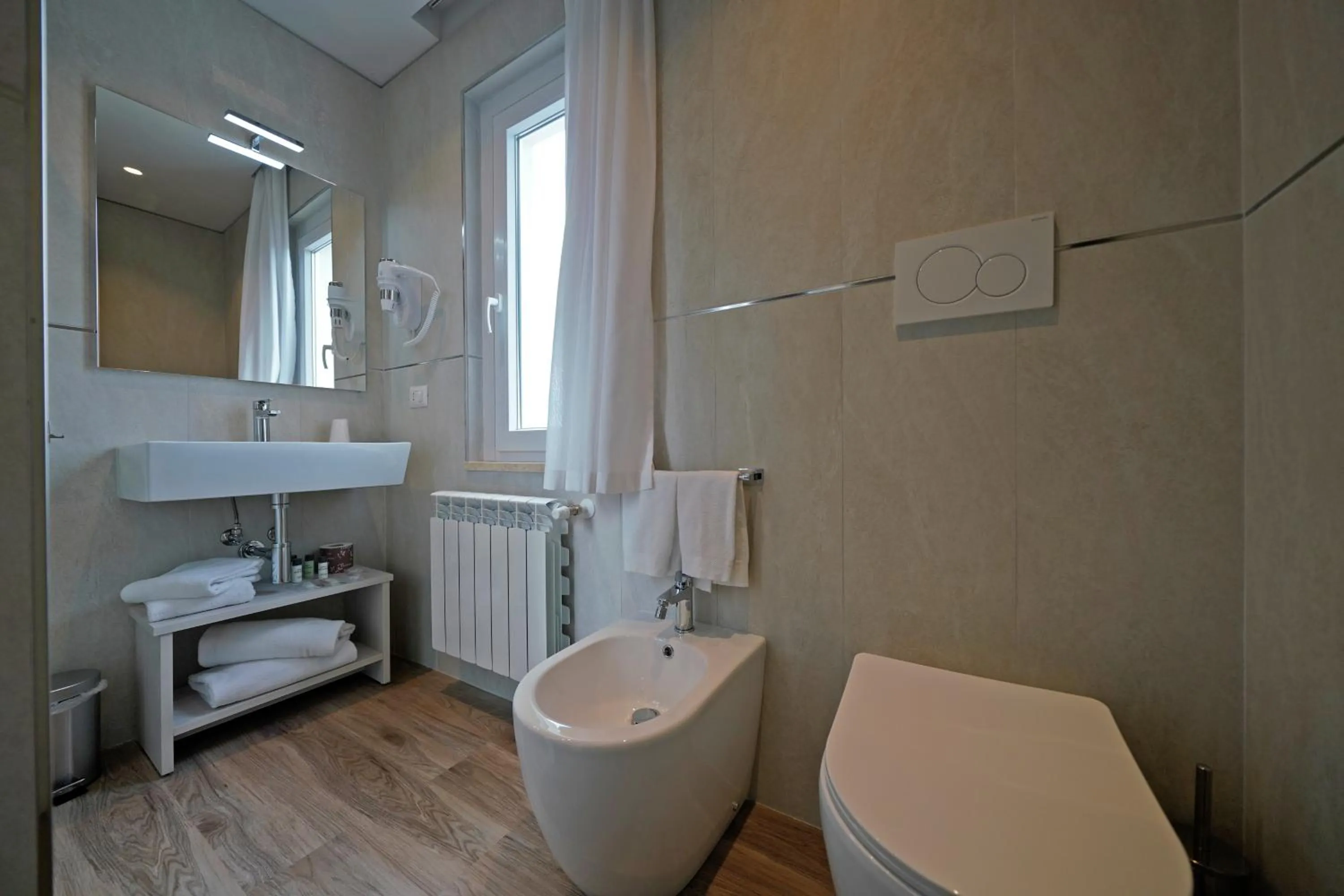 Bathroom in Hotel Valle del Fiora