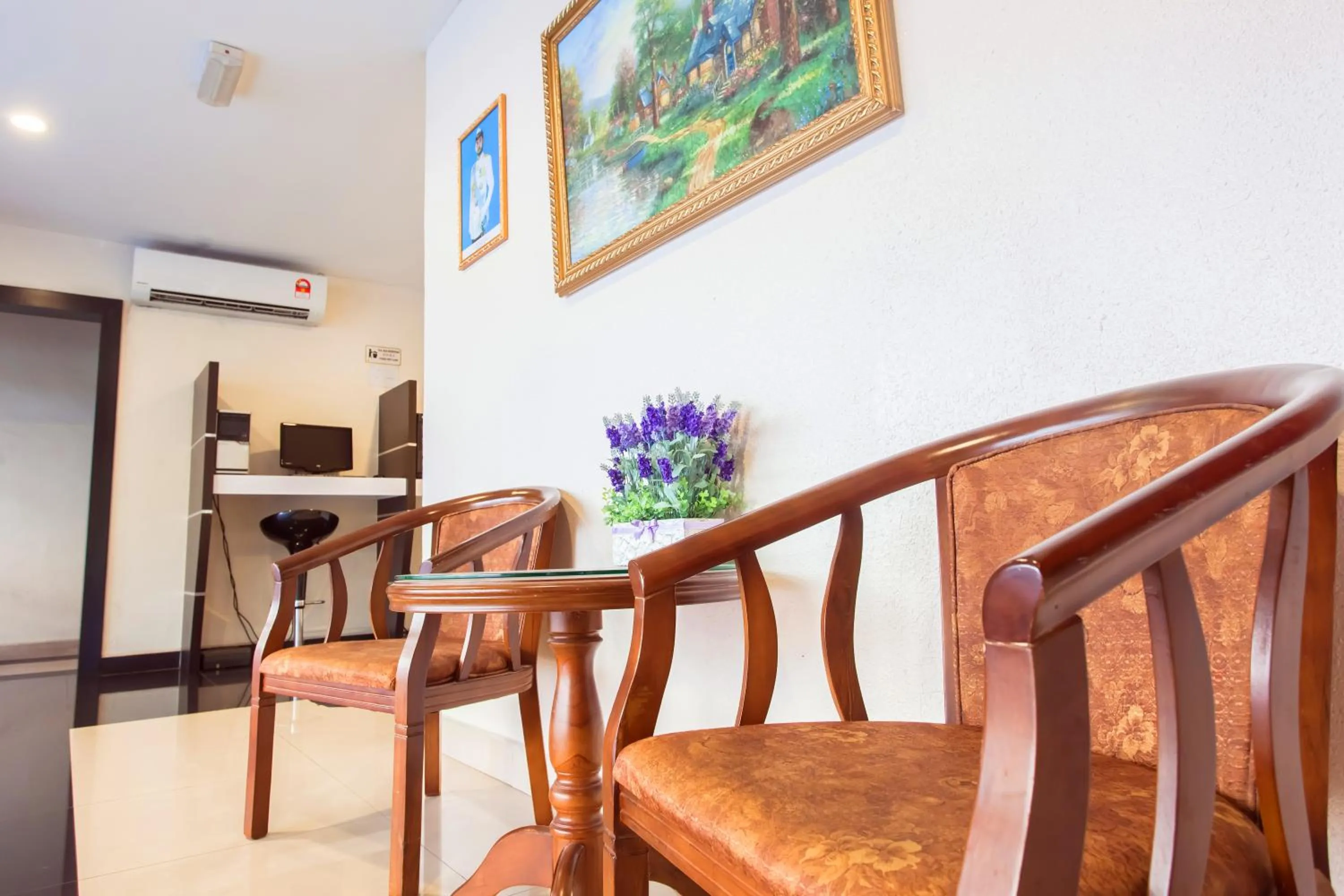 Decorative detail in Lavender Inn Nusa Bestari