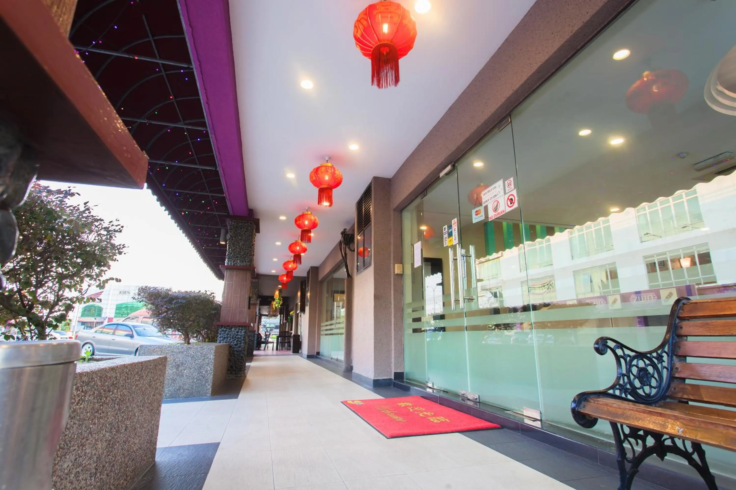 Facade/entrance in Lavender Inn Nusa Bestari