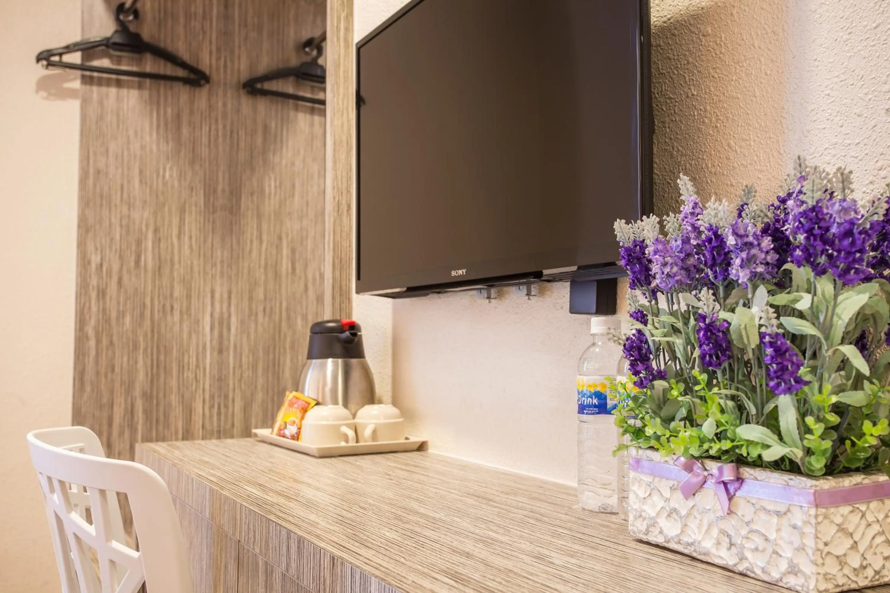 TV and multimedia in Lavender Inn Nusa Bestari