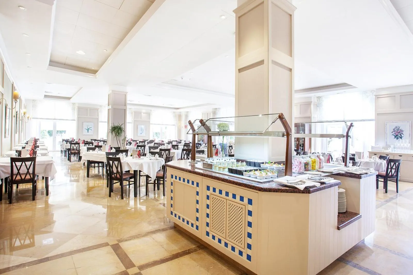 Restaurant/places to eat in Grupotel Macarella Suites & Spa
