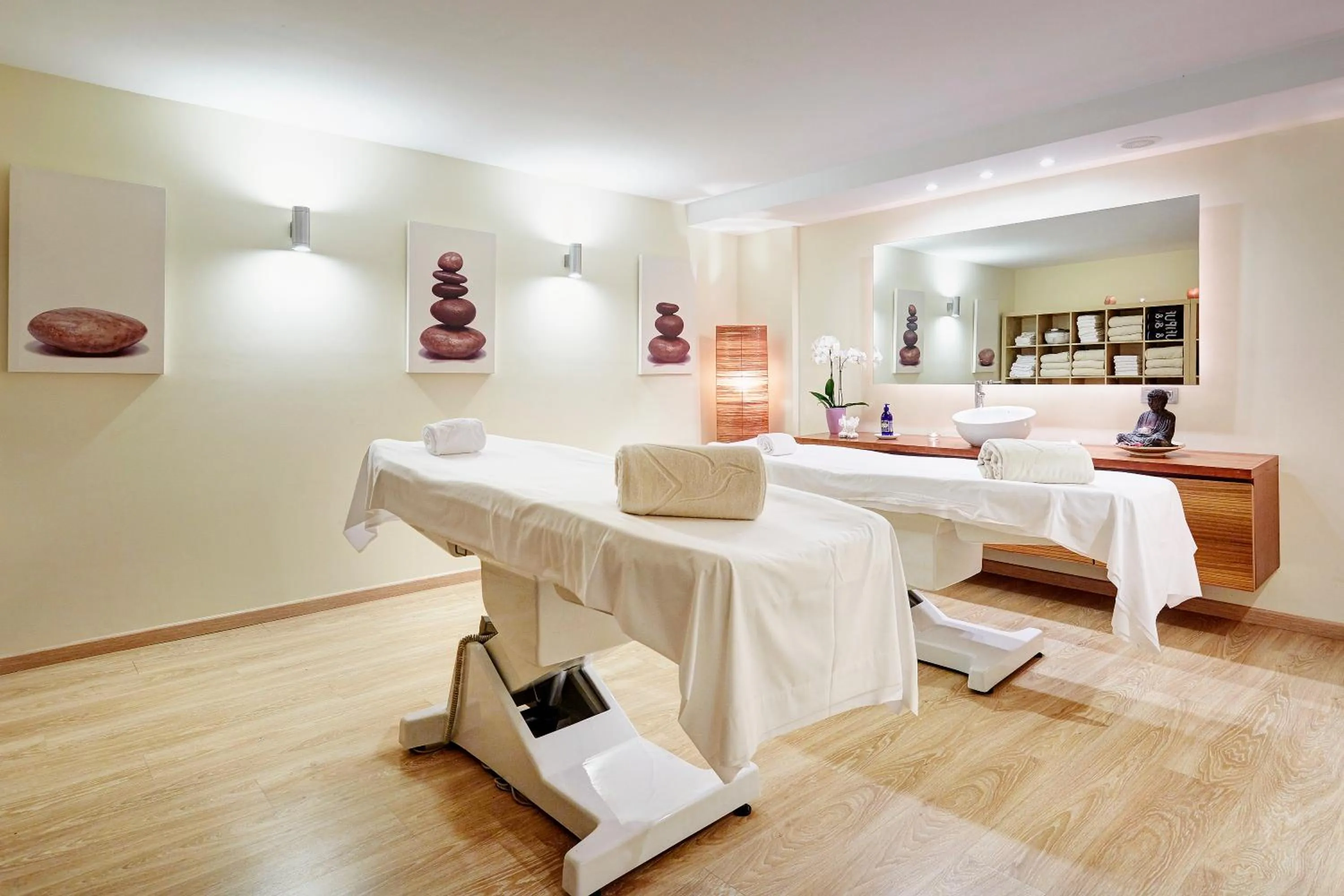 Massage in Grupotel Macarella Suites & Spa