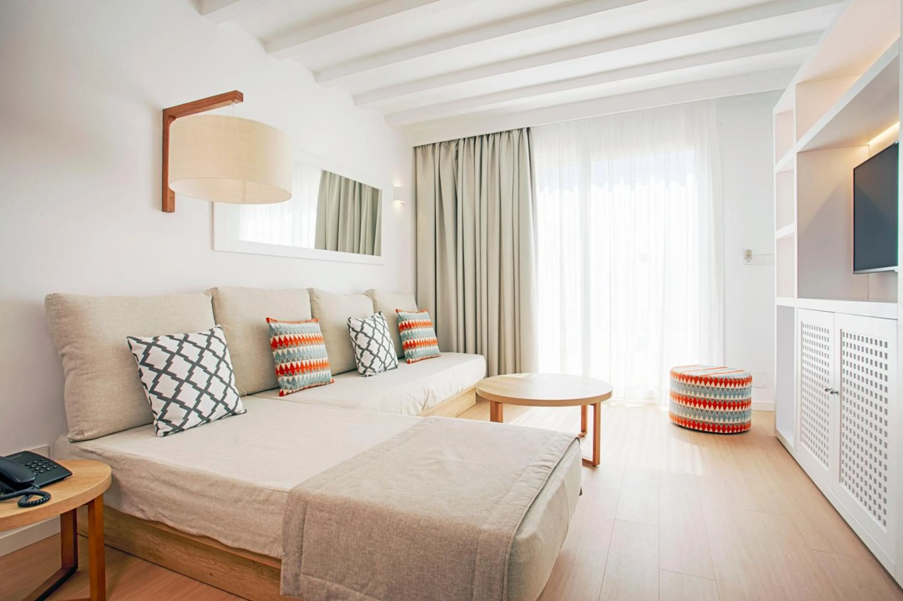 Living room, Bed in Grupotel Aldea Cala'n Bosch