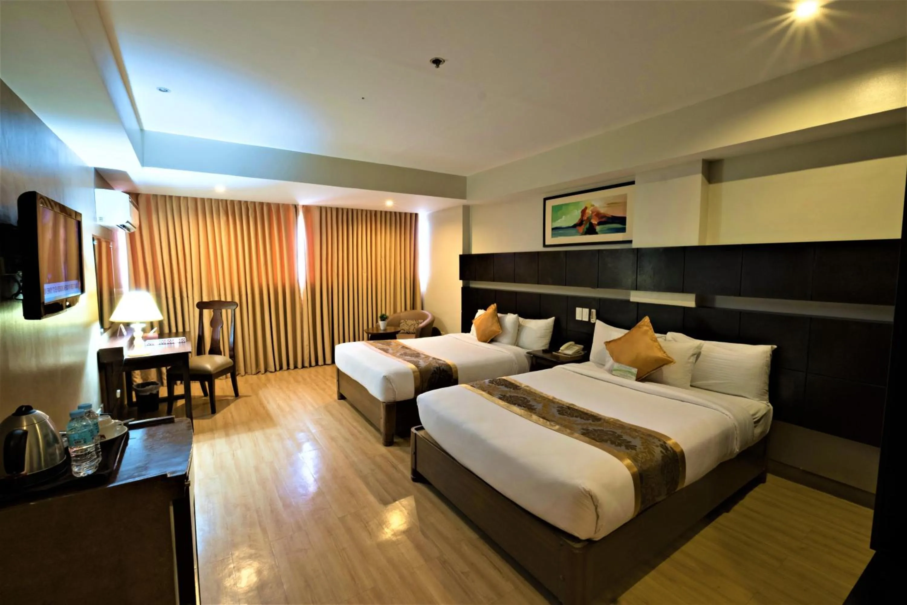 Bed in The Pinnacle Hotel and Suites