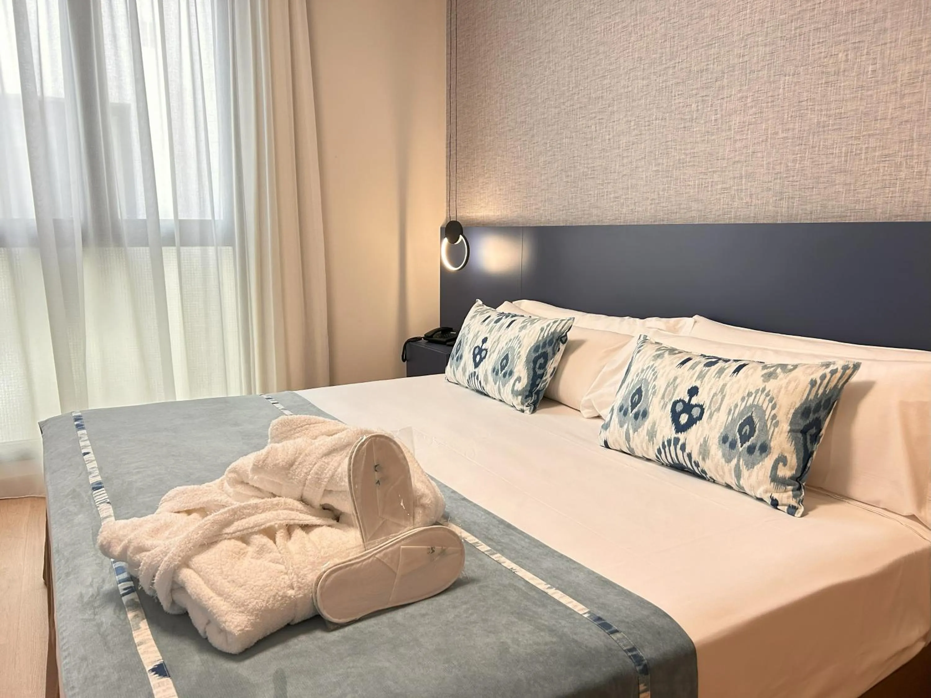 Photo of the whole room, Bed in Hotel Real