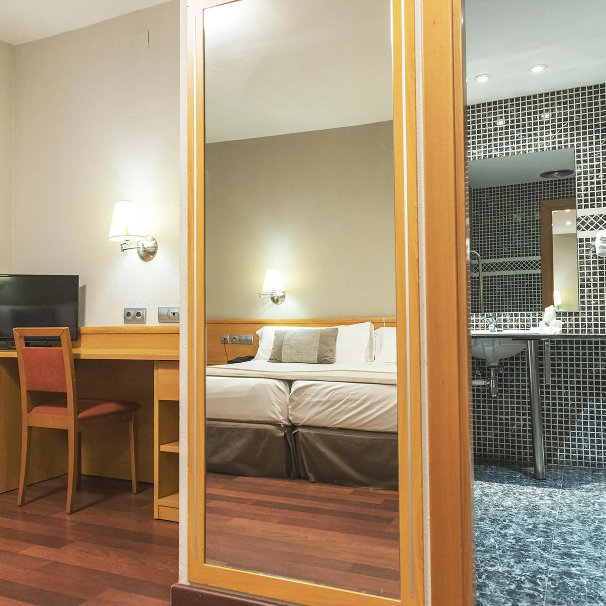 Bedroom, Bed in Hotel Real