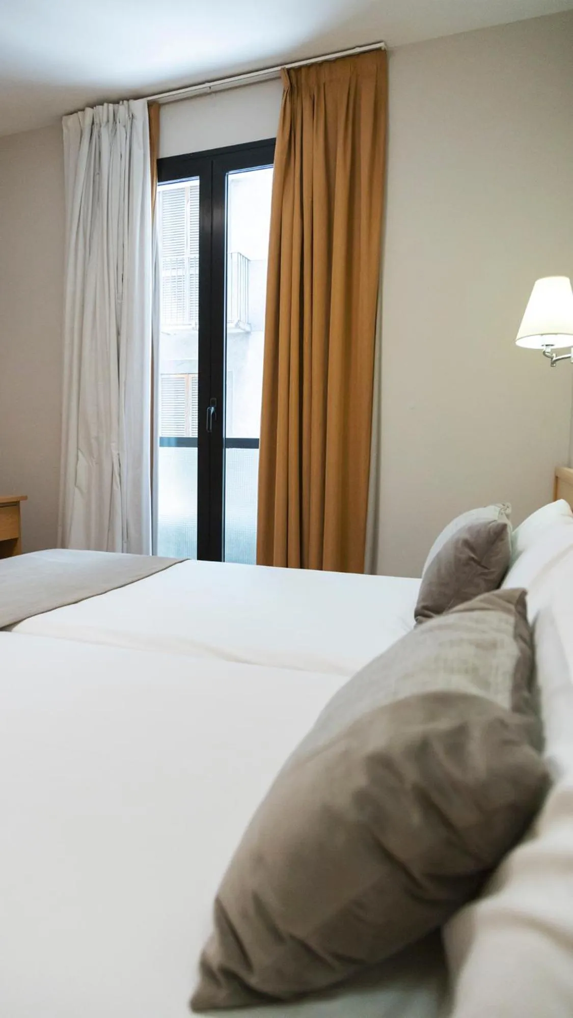 Photo of the whole room, Bed in Hotel Real