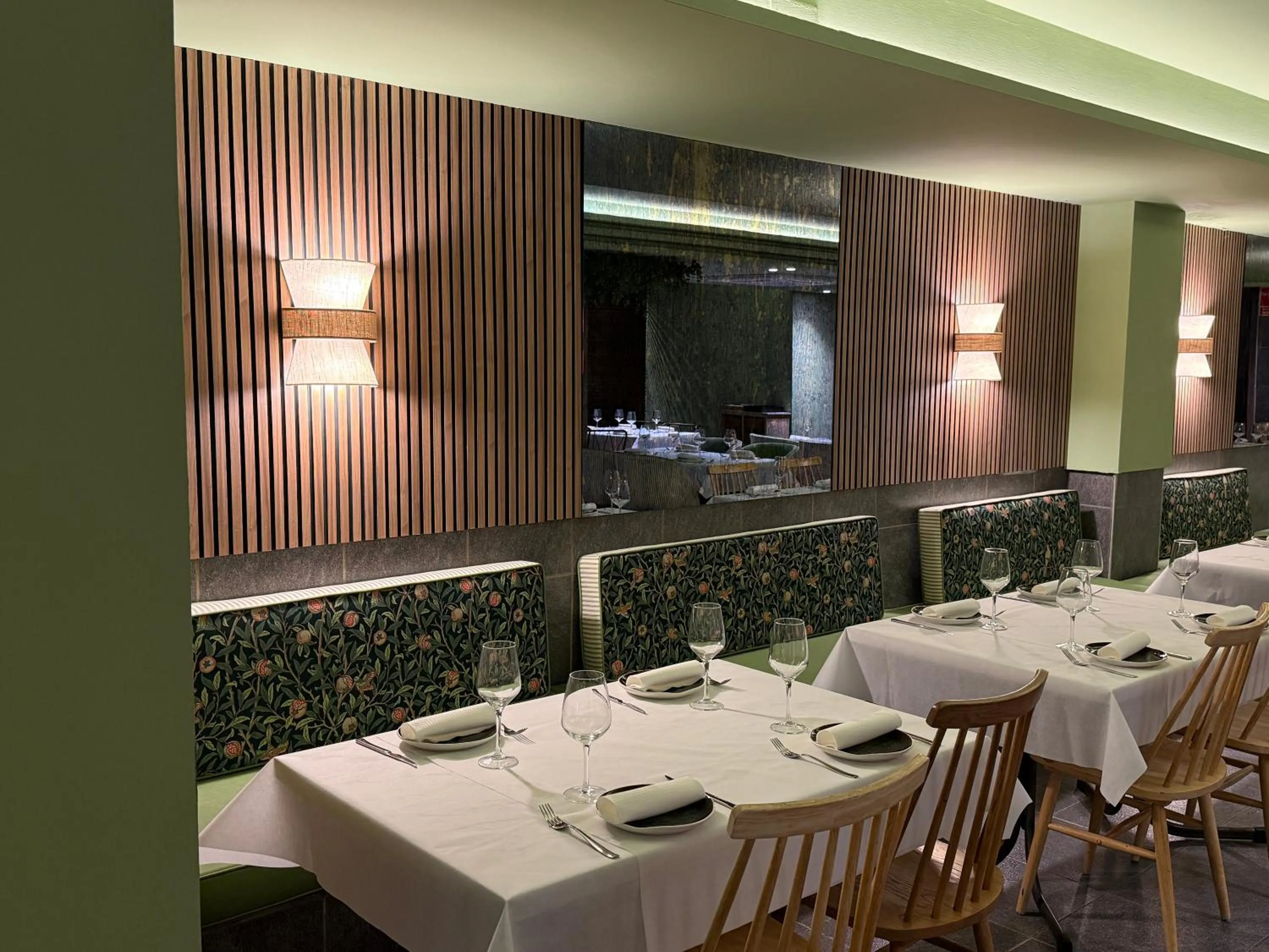 Restaurant/places to eat in Hotel Real