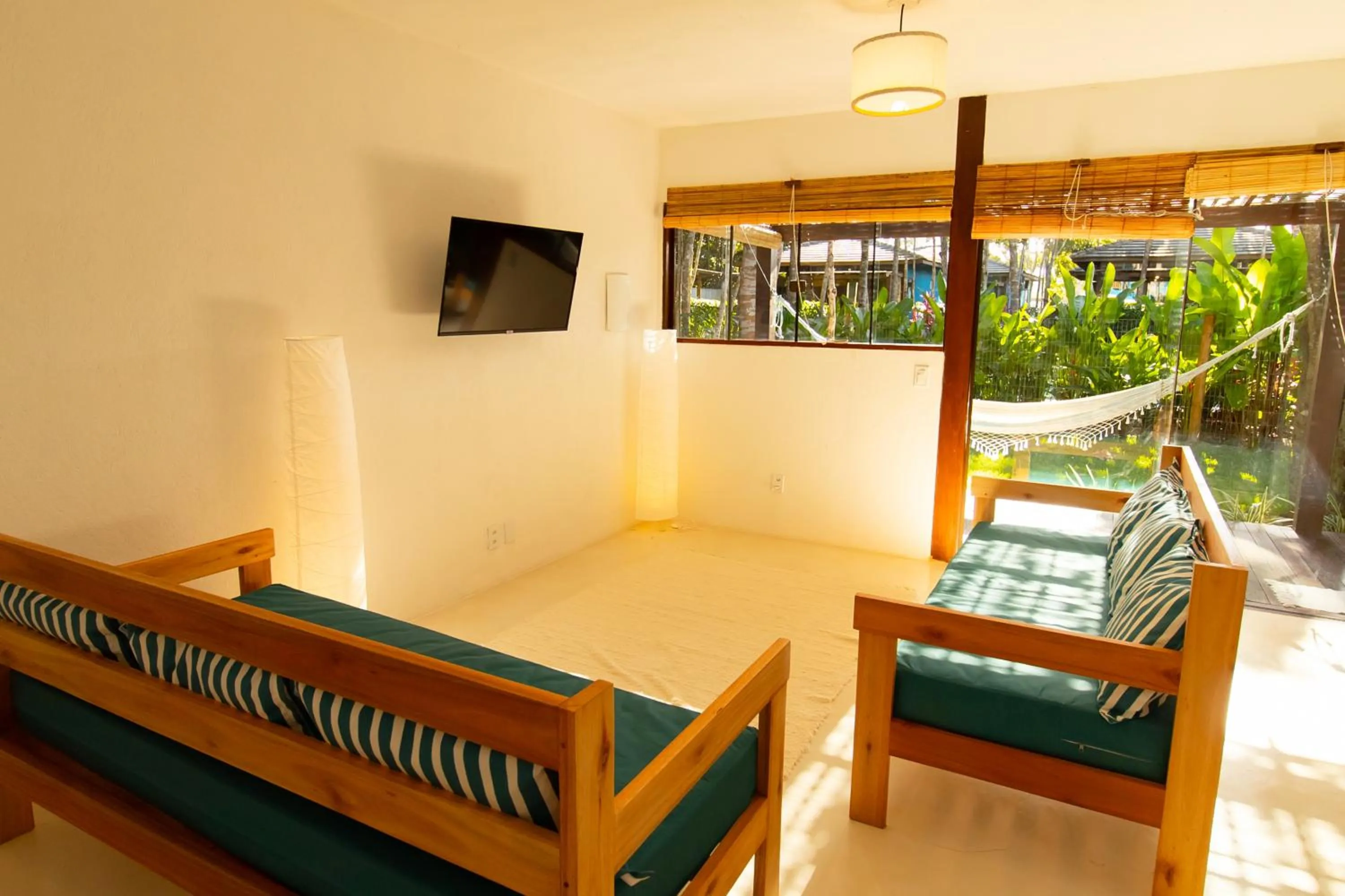 Communal lounge/ TV room in Vila Marina