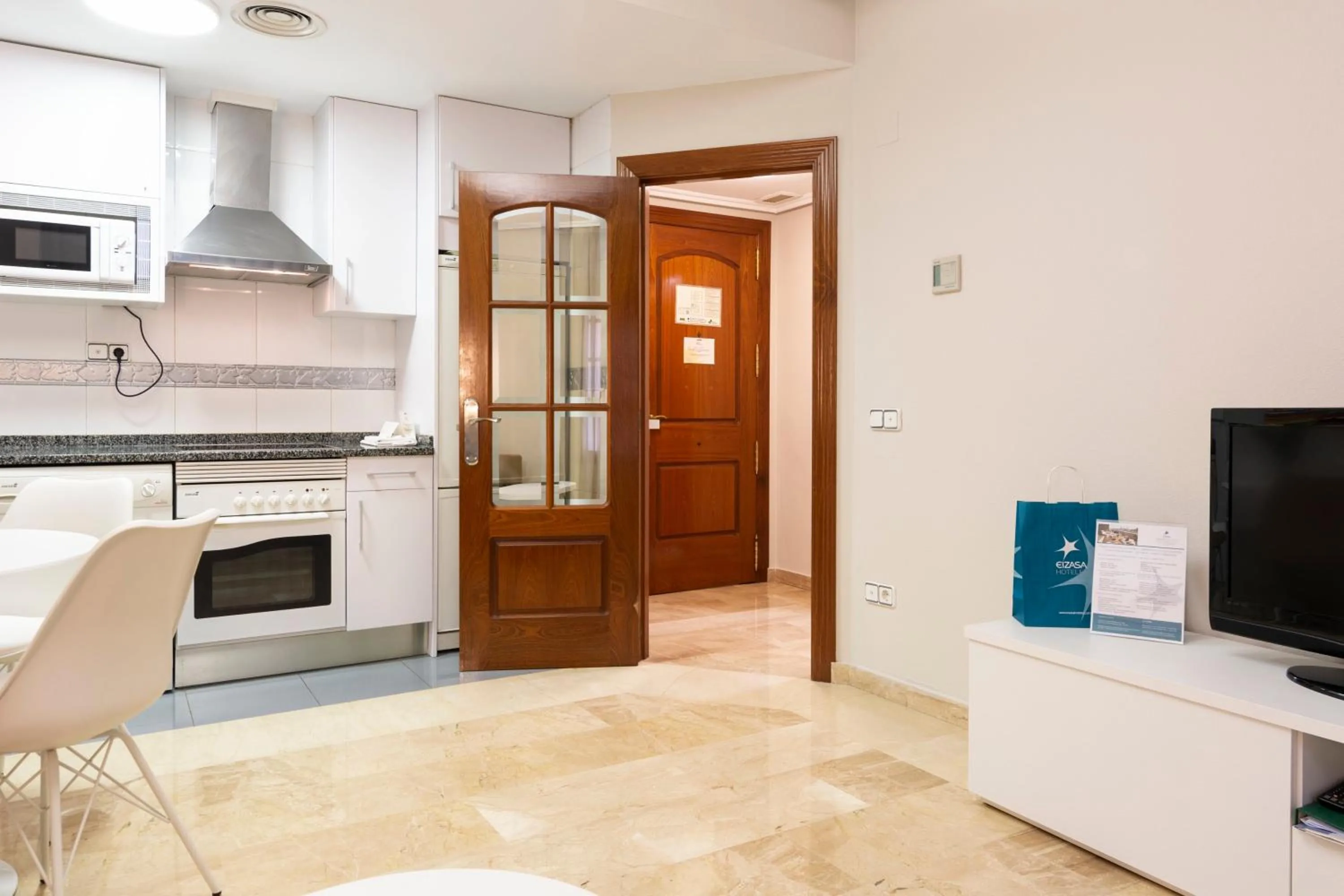 Kitchen or kitchenette in Aparthotel Los Girasoles