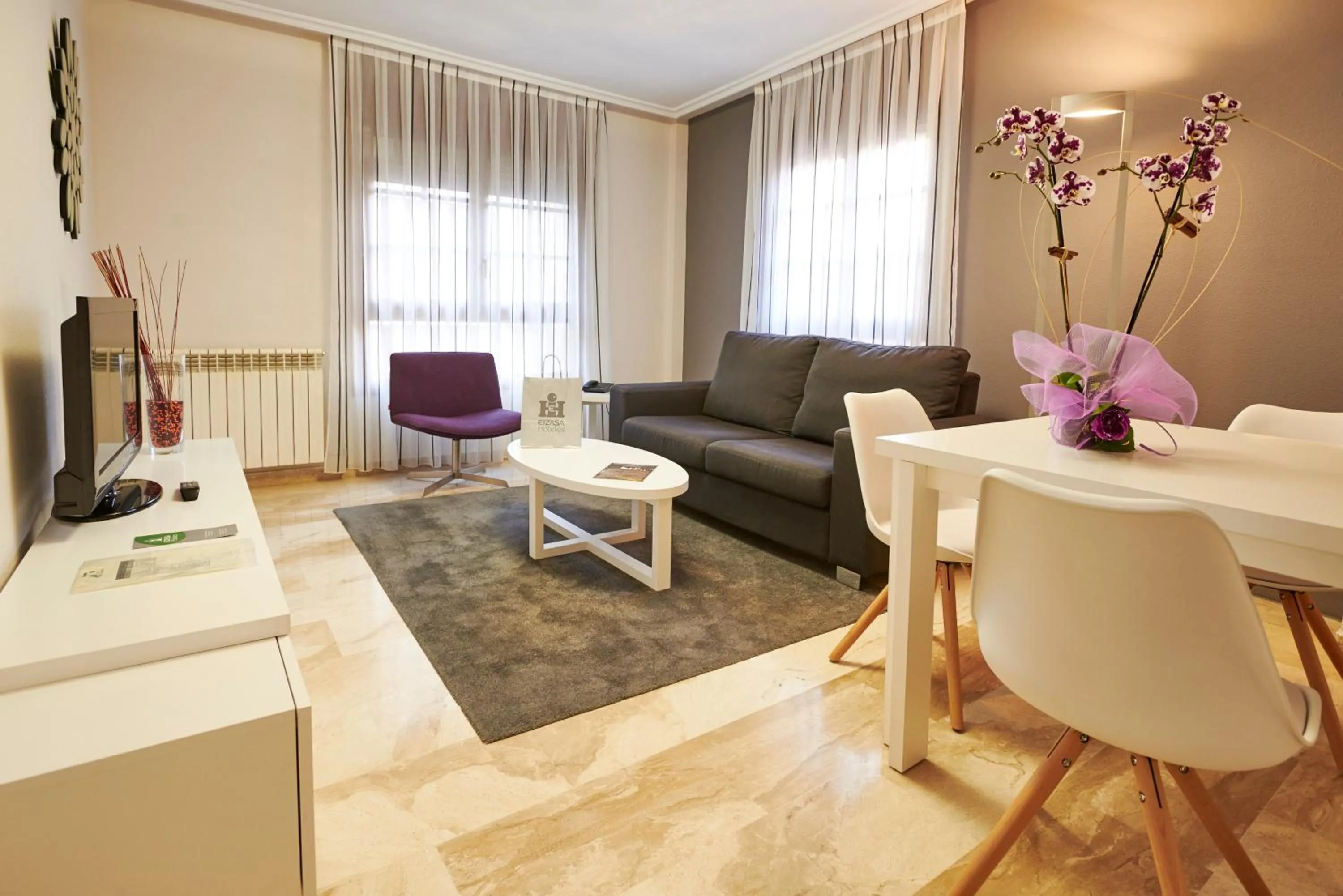 Living room in Aparthotel Los Girasoles