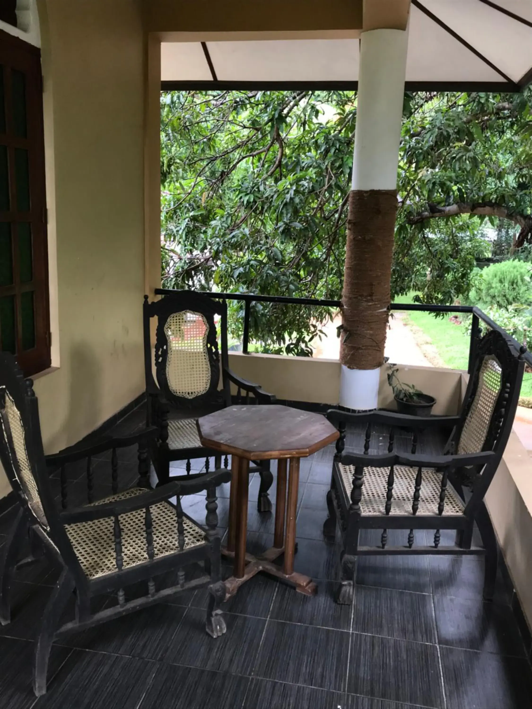 Deluxe Triple Room with Garden View in Sujatha Tourist Rest Deluxe Triple Room with Garden View in Sujatha Tourist Rest
