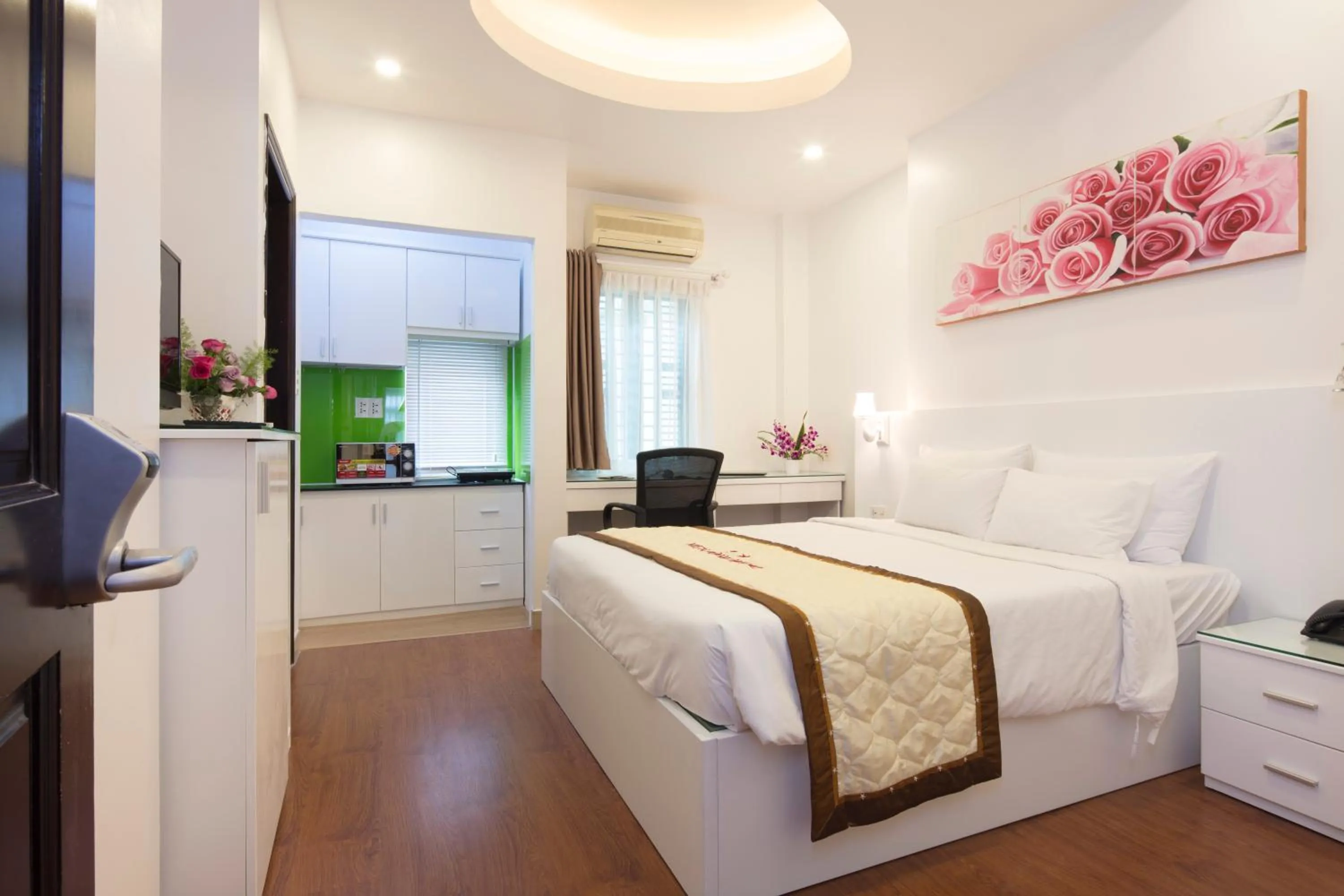 Bedroom, Bed in Vien Dong Hotel 3