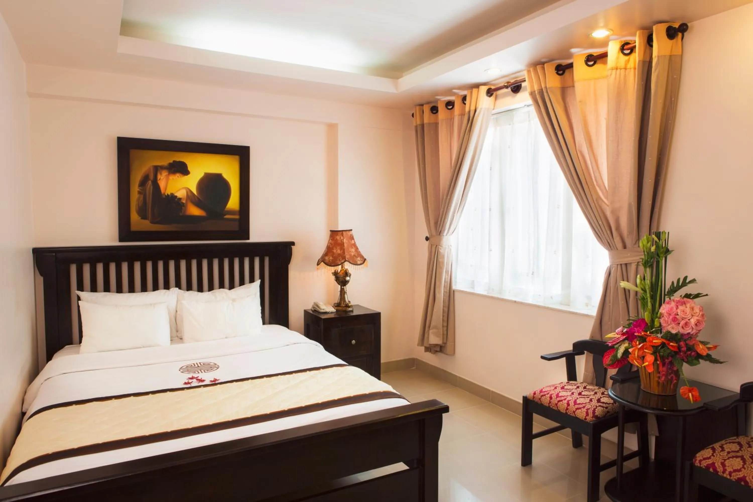 Bedroom, Bed in Vien Dong Hotel 3