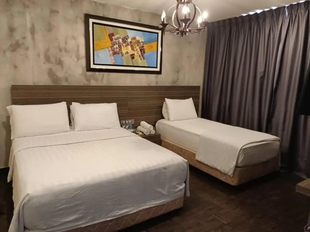 Bedroom, Bed in Raintree Boutique Hotel