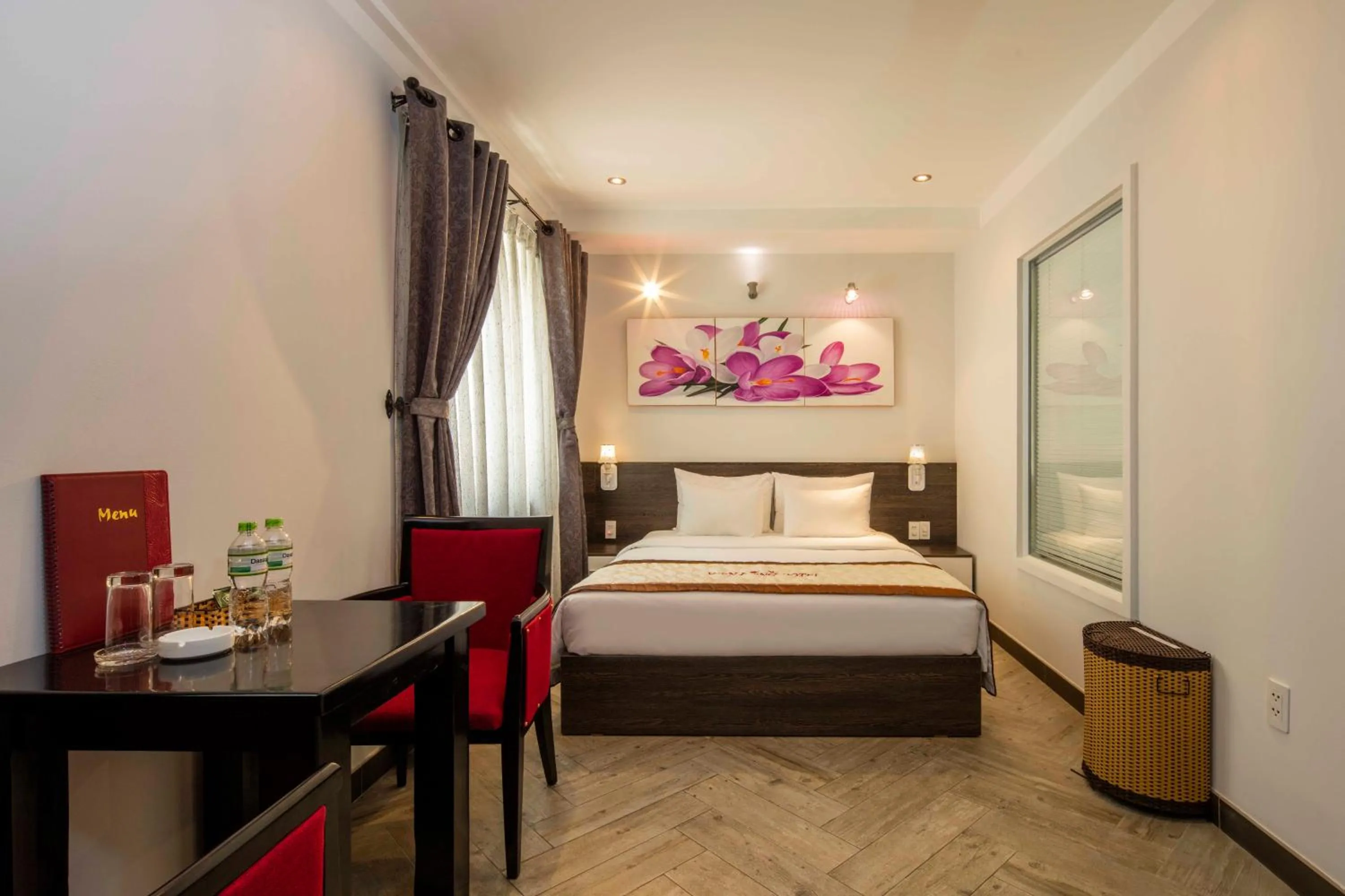 Bedroom, Bed in Vien Dong Hotel 2