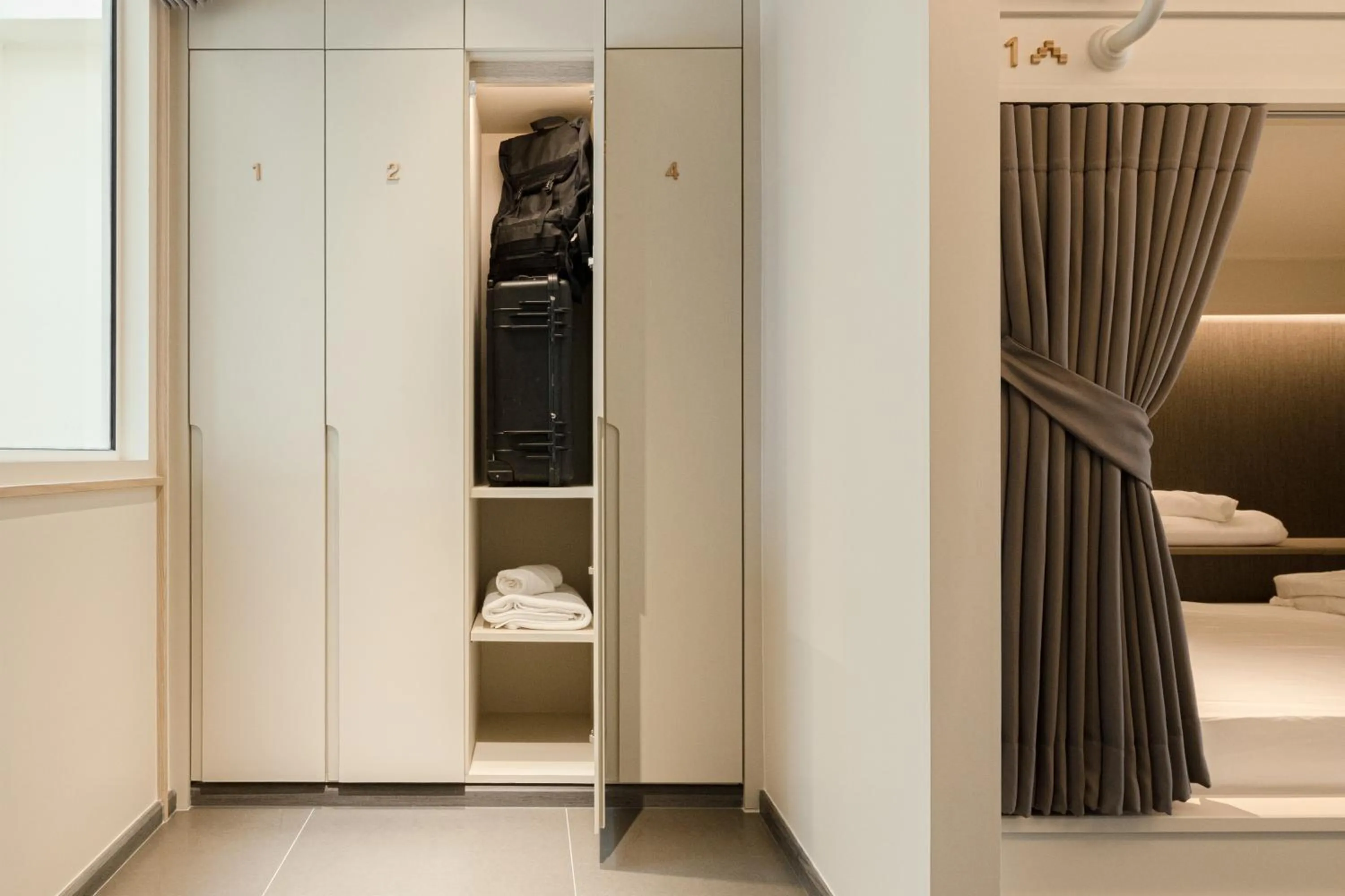 locker, Bed in YANH Ratchawat Hotel