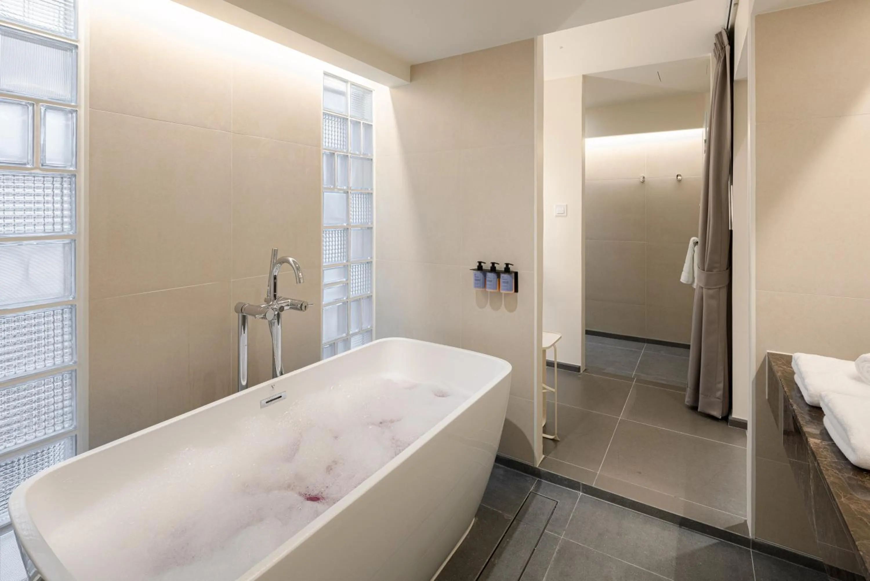 Bathroom in YANH Ratchawat Hotel