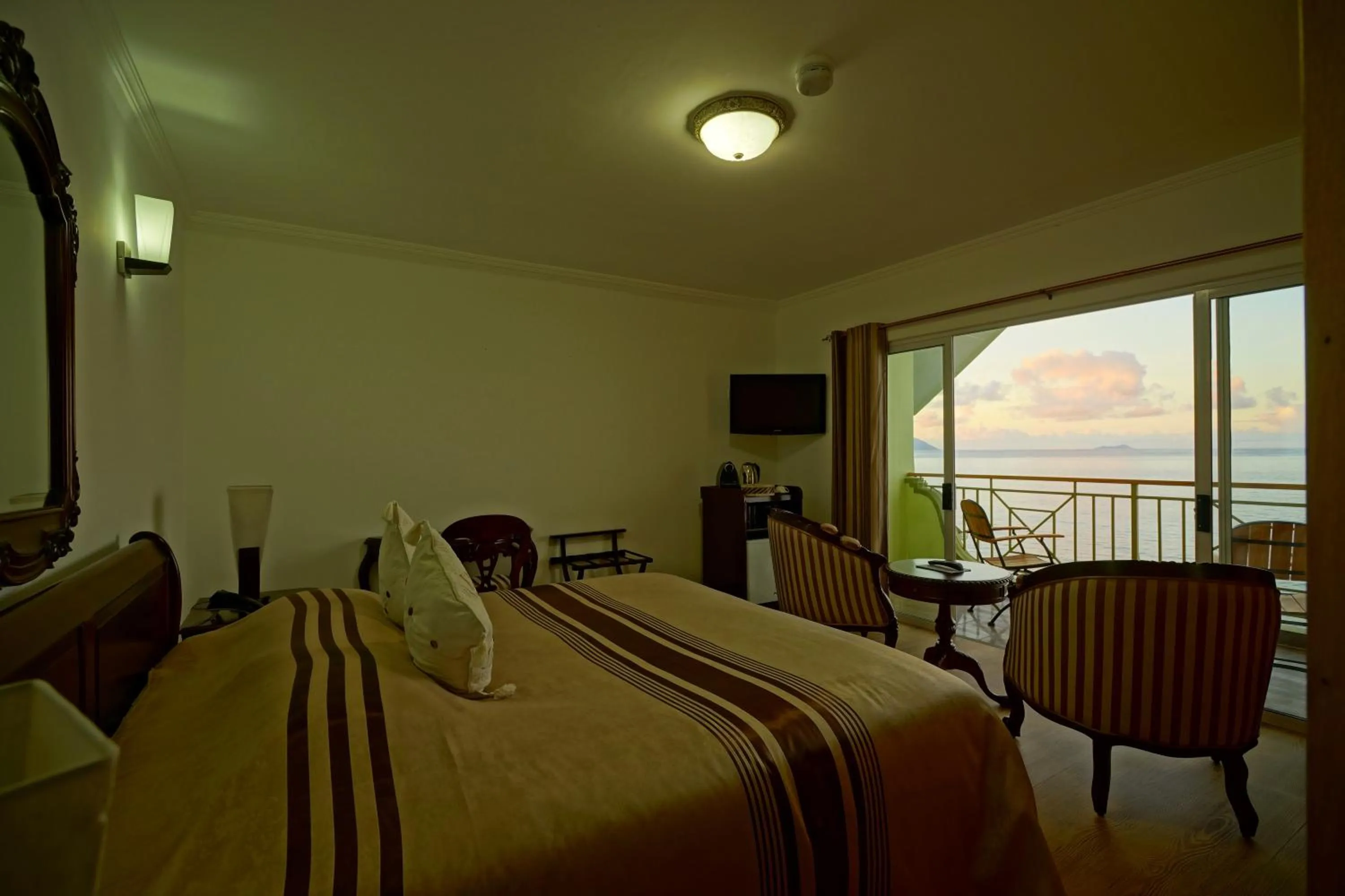 Photo of the whole room, Bed in Treasure Cove Hotel & Restaurant