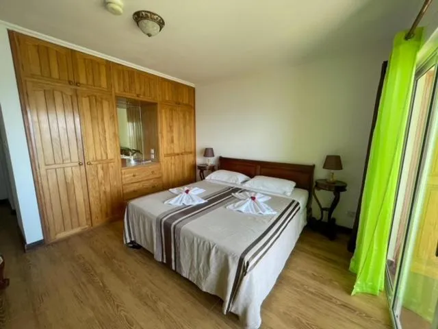 Bed in Treasure Cove Hotel & Restaurant