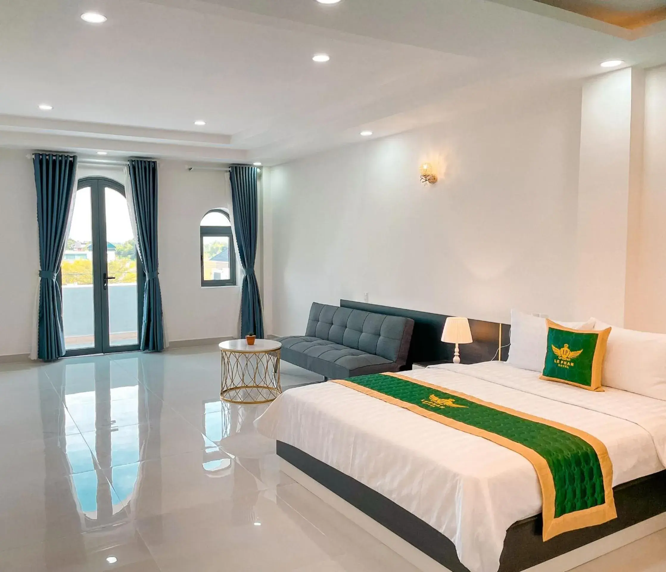 Deluxe Double Room in Le Phan Hotel Deluxe Double Room in Le Phan Hotel