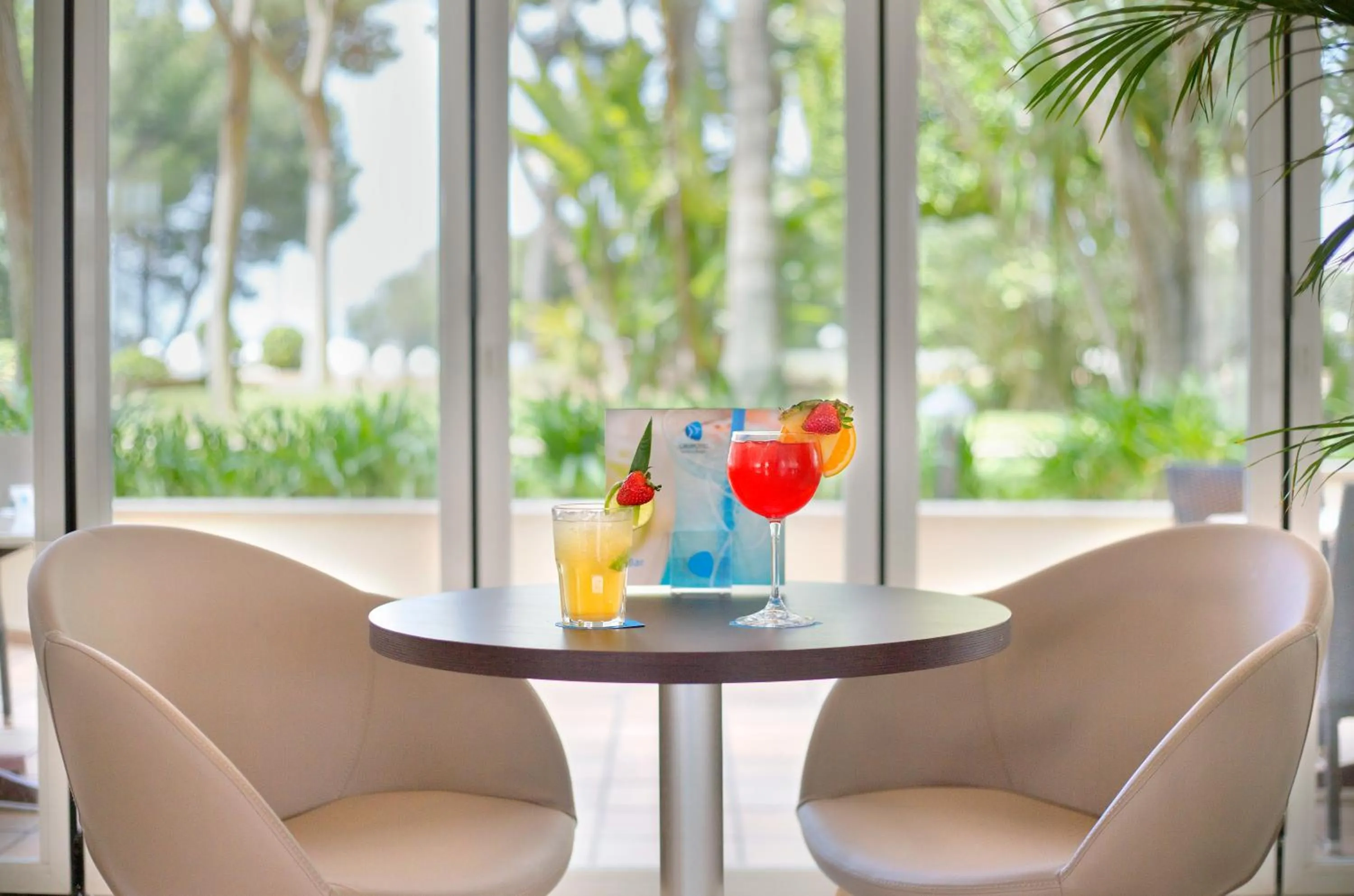 Lounge or bar in Grupotel Orient