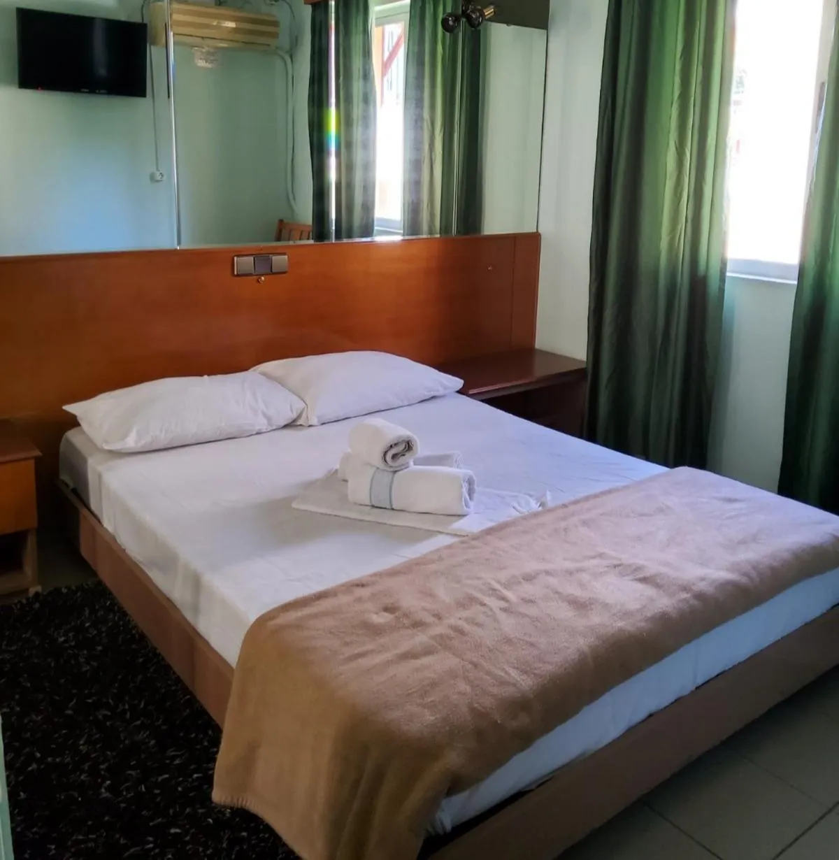 Bedroom, Bed in Tivoli