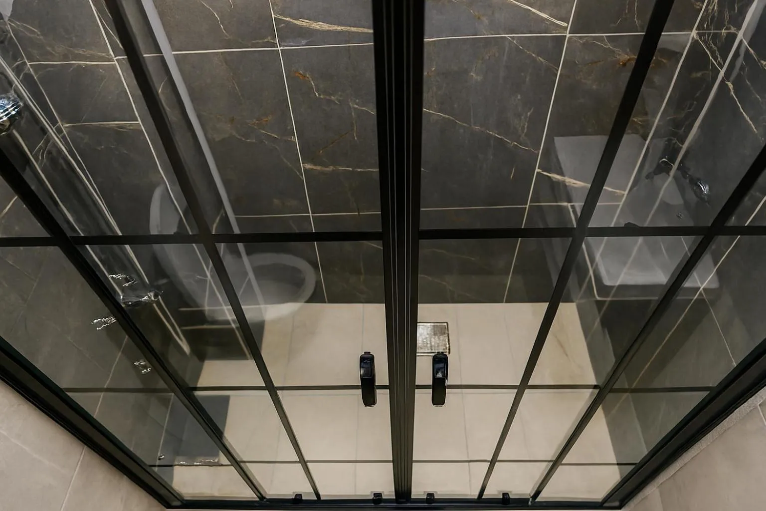 Shower in CALENBERG HOTEL