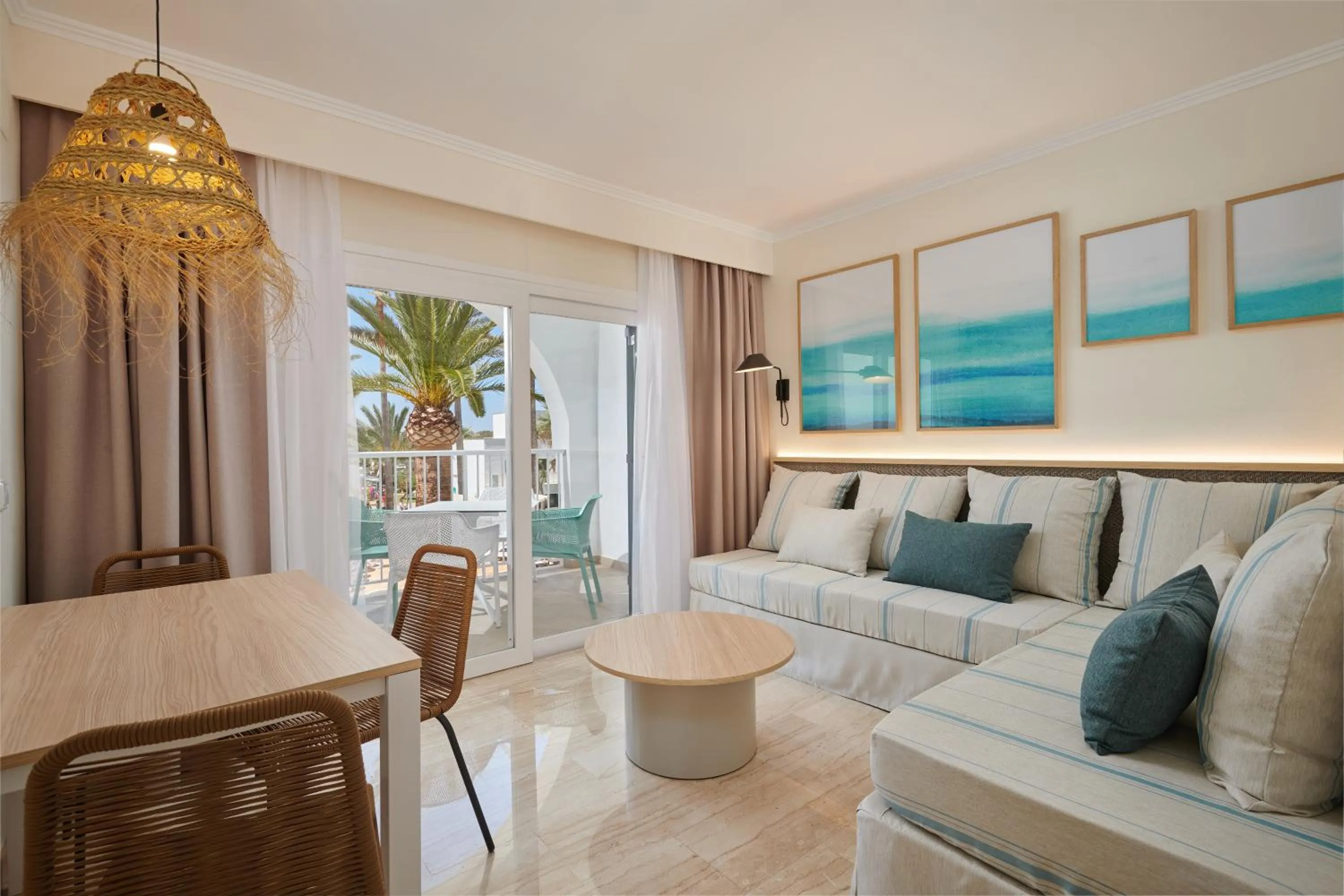 Living room in Grupotel Mar de Menorca