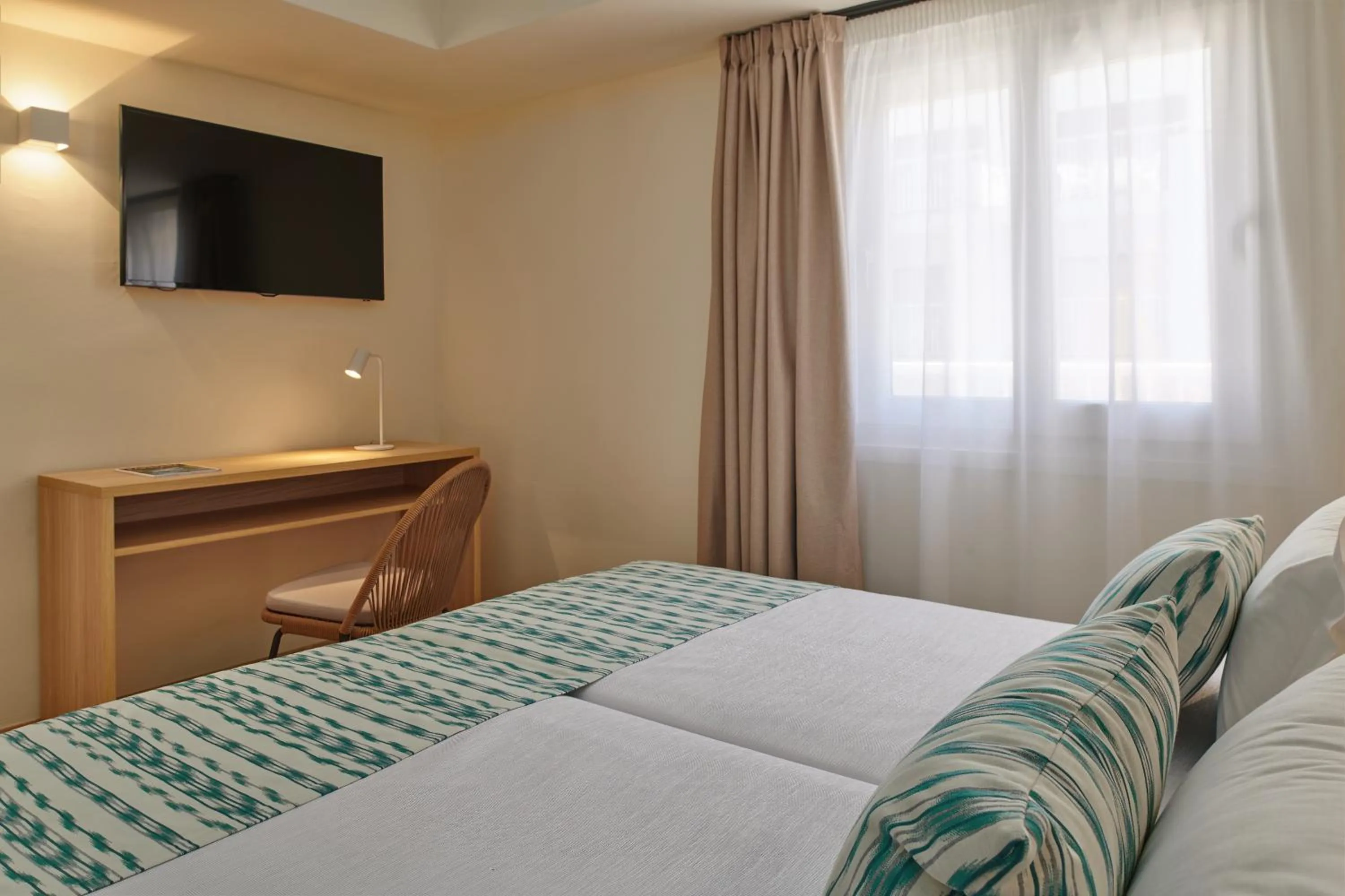 Bedroom, Bed in Grupotel Mar de Menorca