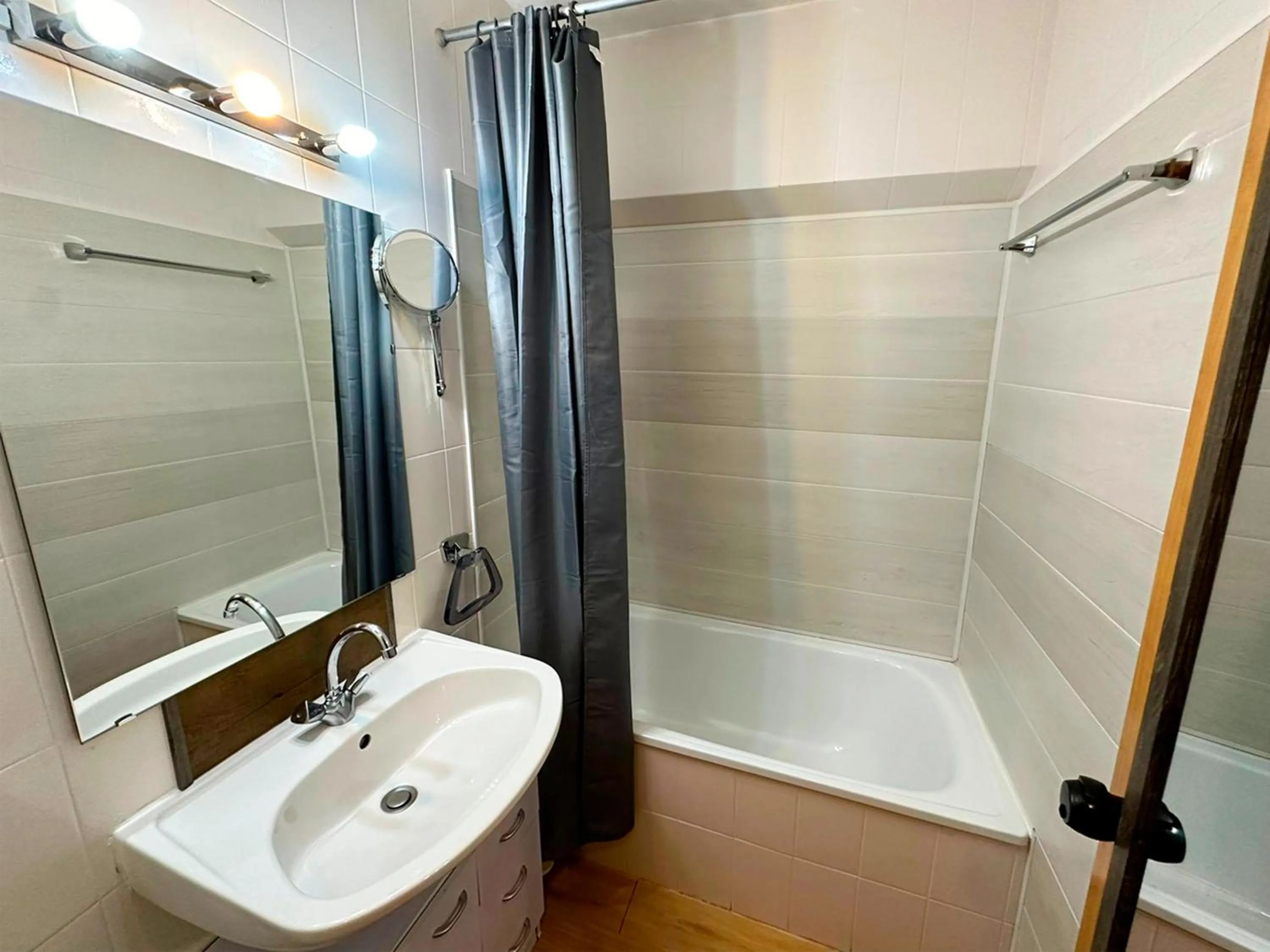 Bathroom in Apartamentos Solaris 3000