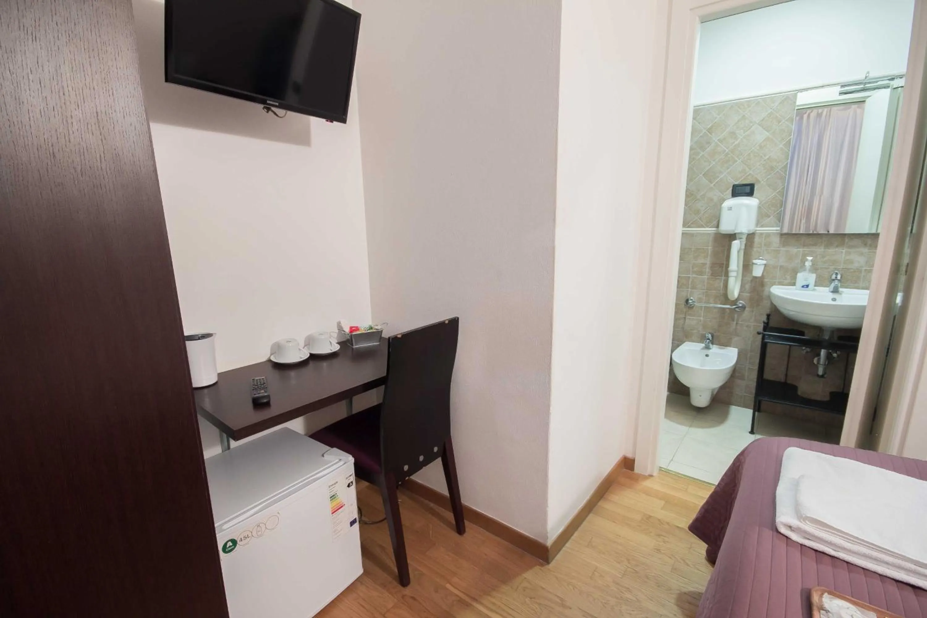 Photo of the whole room in Affittacamere The Tramp