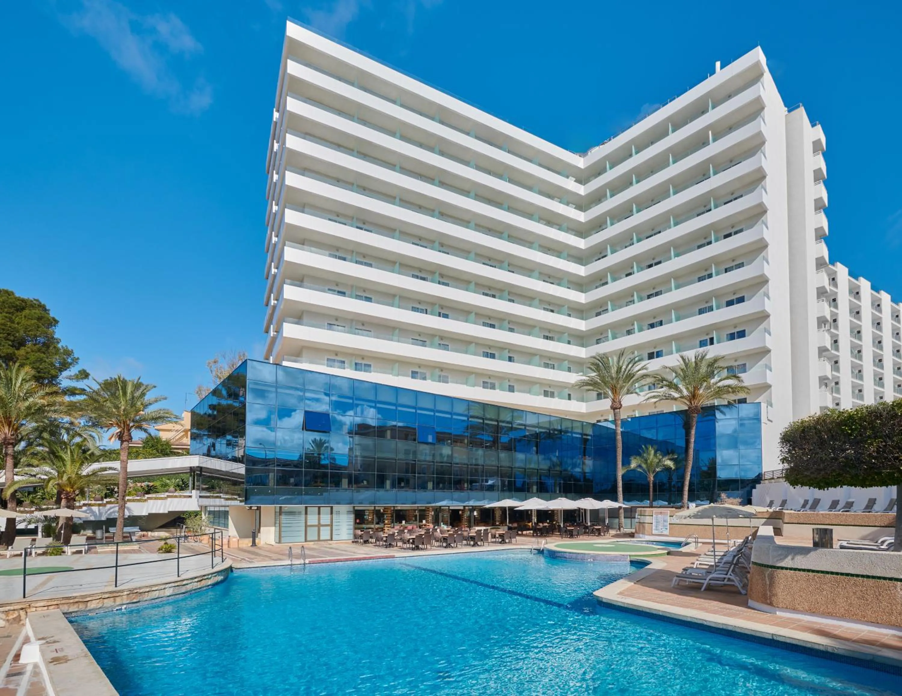 Facade/entrance in Grupotel Taurus Park