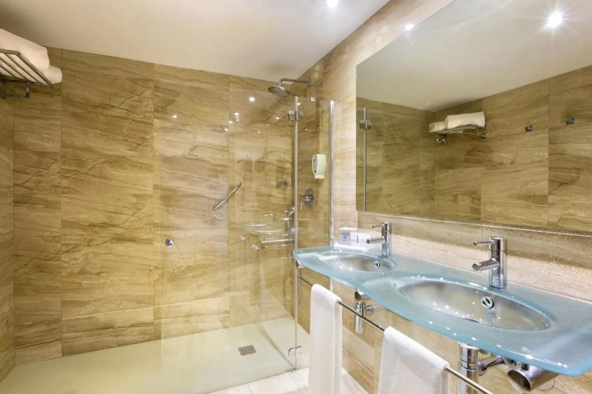 Bathroom in Grupotel Taurus Park