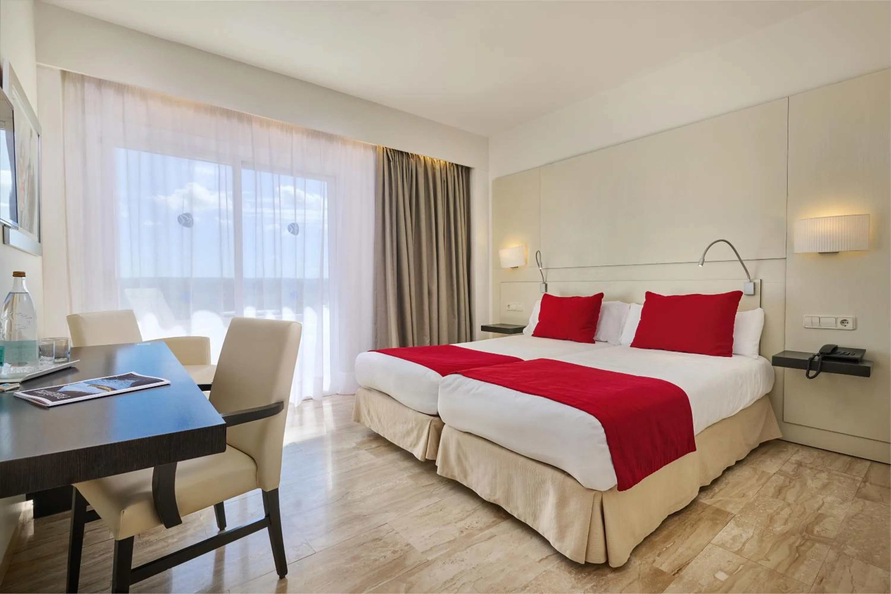 Bedroom, Bed in Grupotel Taurus Park